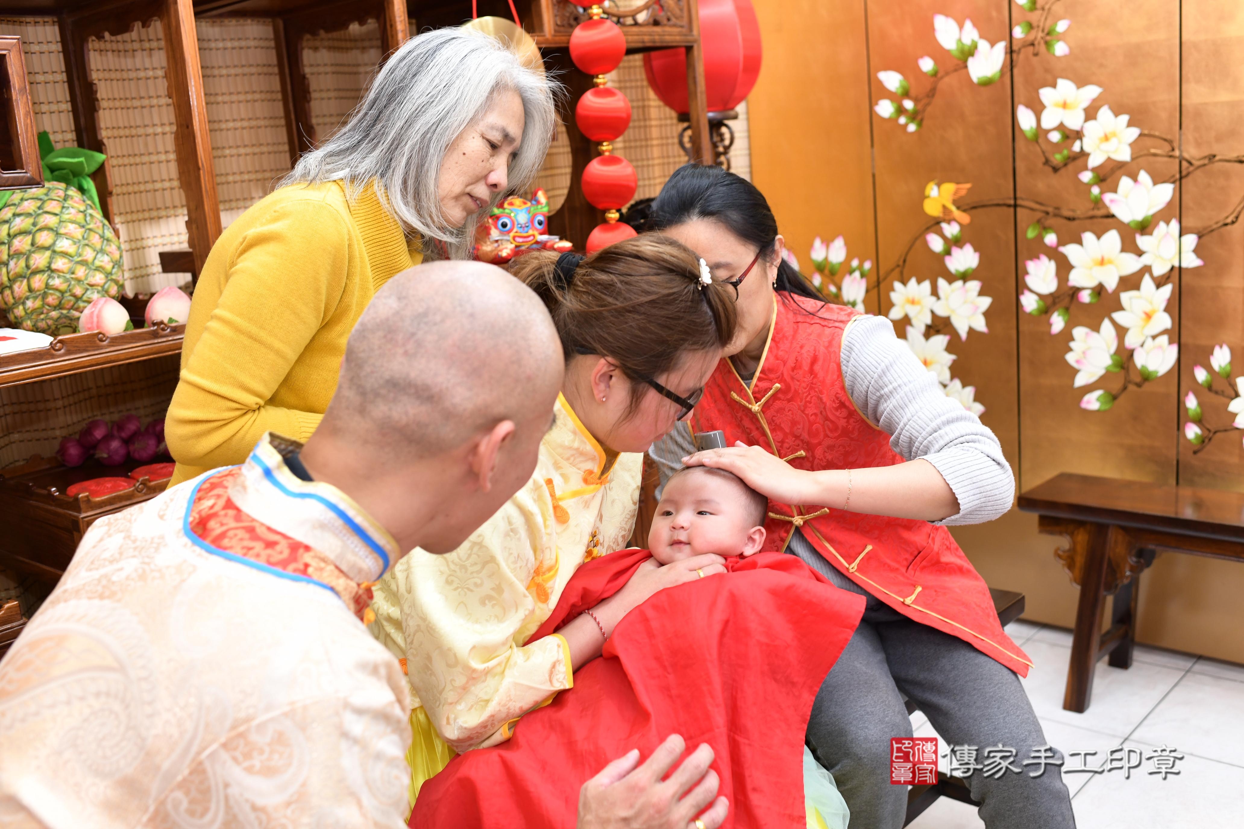 傳家手工印章台南店、抓周、度脺、中國風會場、傳家嬰兒古禮、吉祥話、抓周道具物品24種、拍照。抓周證書。寶寶抓周、滿周歲、生日快樂、祝福