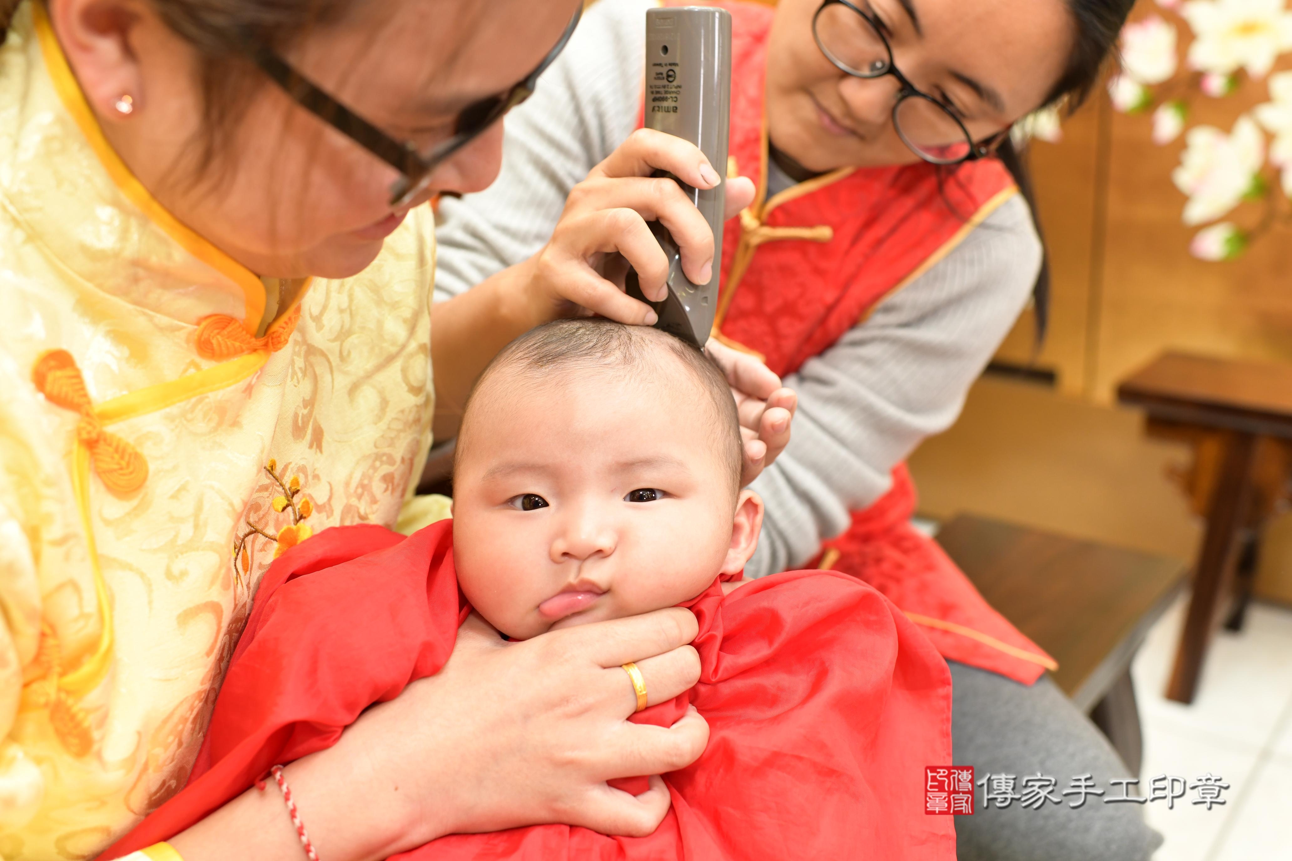 傳家手工印章台南店、抓周、度脺、中國風會場、傳家嬰兒古禮、吉祥話、抓周道具物品24種、拍照。抓周證書。寶寶抓周、滿周歲、生日快樂、祝福