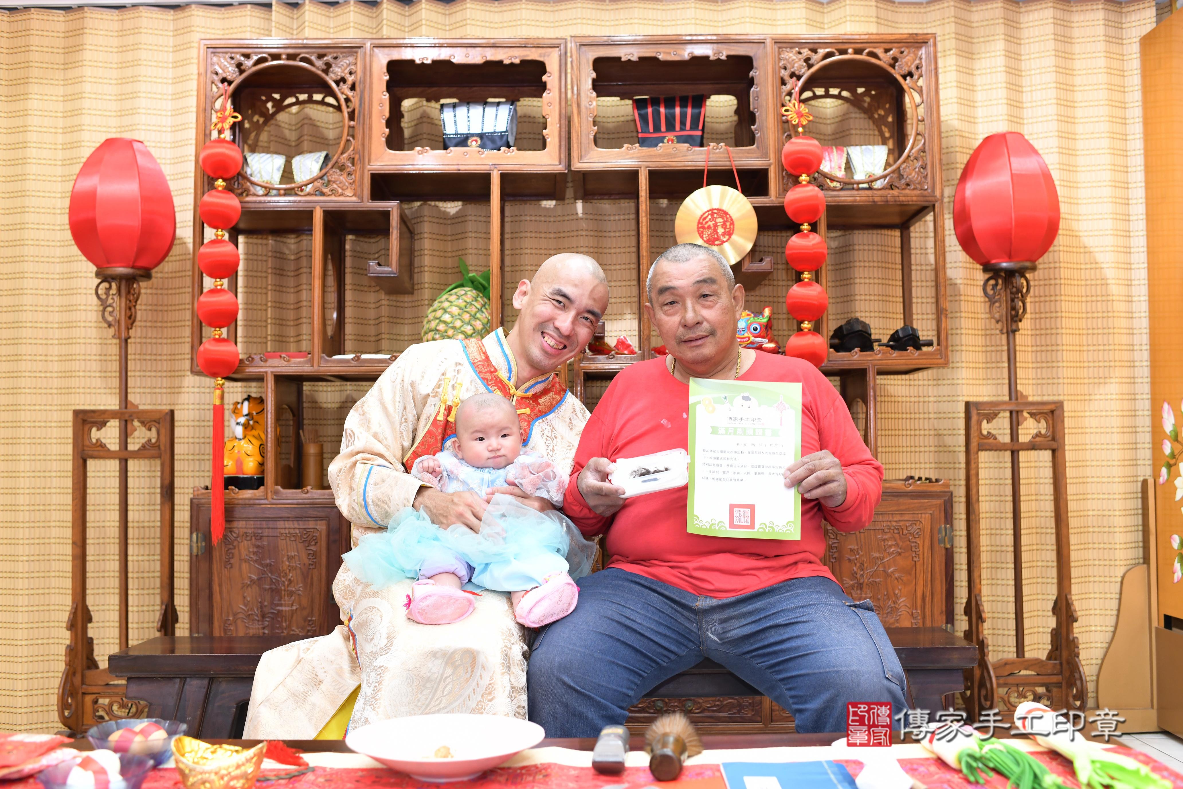 傳家手工印章台南店、抓周、度脺、中國風會場、傳家嬰兒古禮、吉祥話、抓周道具物品24種、拍照。抓周證書。寶寶抓周、滿周歲、生日快樂、祝福