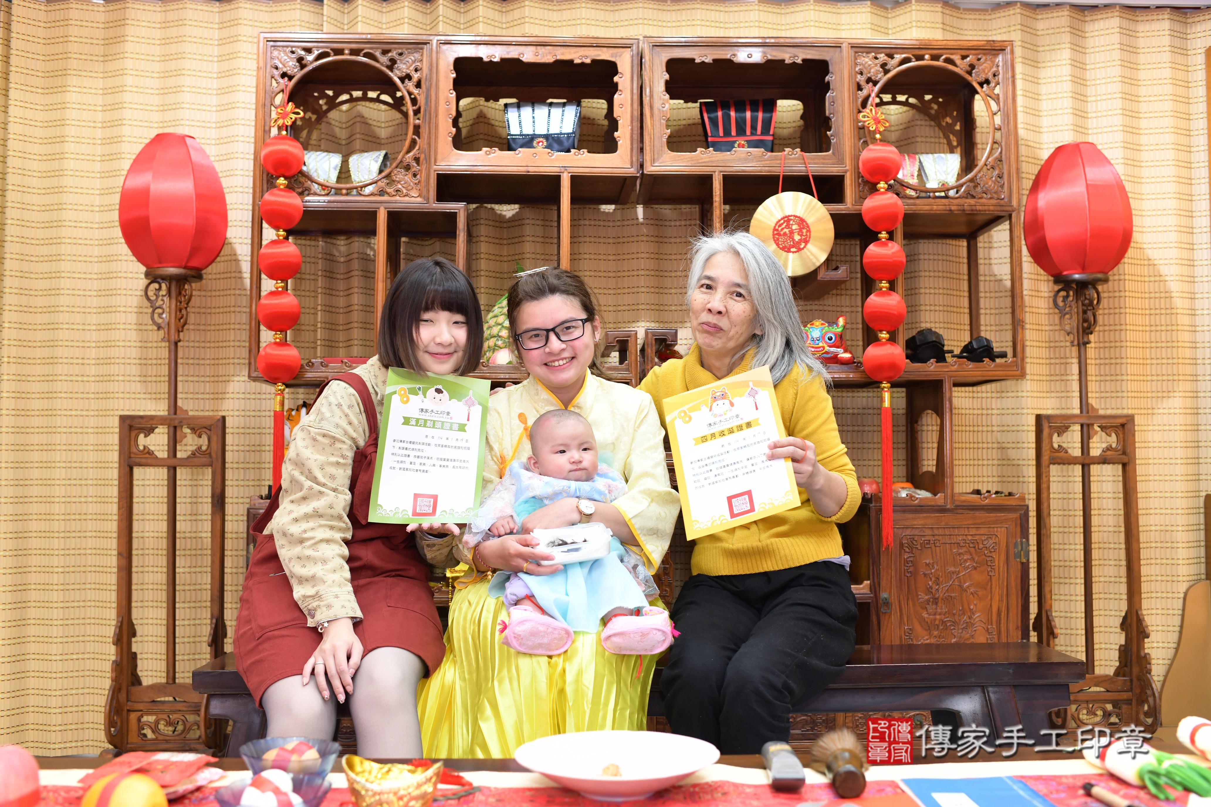 傳家手工印章台南店、抓周、度脺、中國風會場、傳家嬰兒古禮、吉祥話、抓周道具物品24種、拍照。抓周證書。寶寶抓周、滿周歲、生日快樂、祝福
