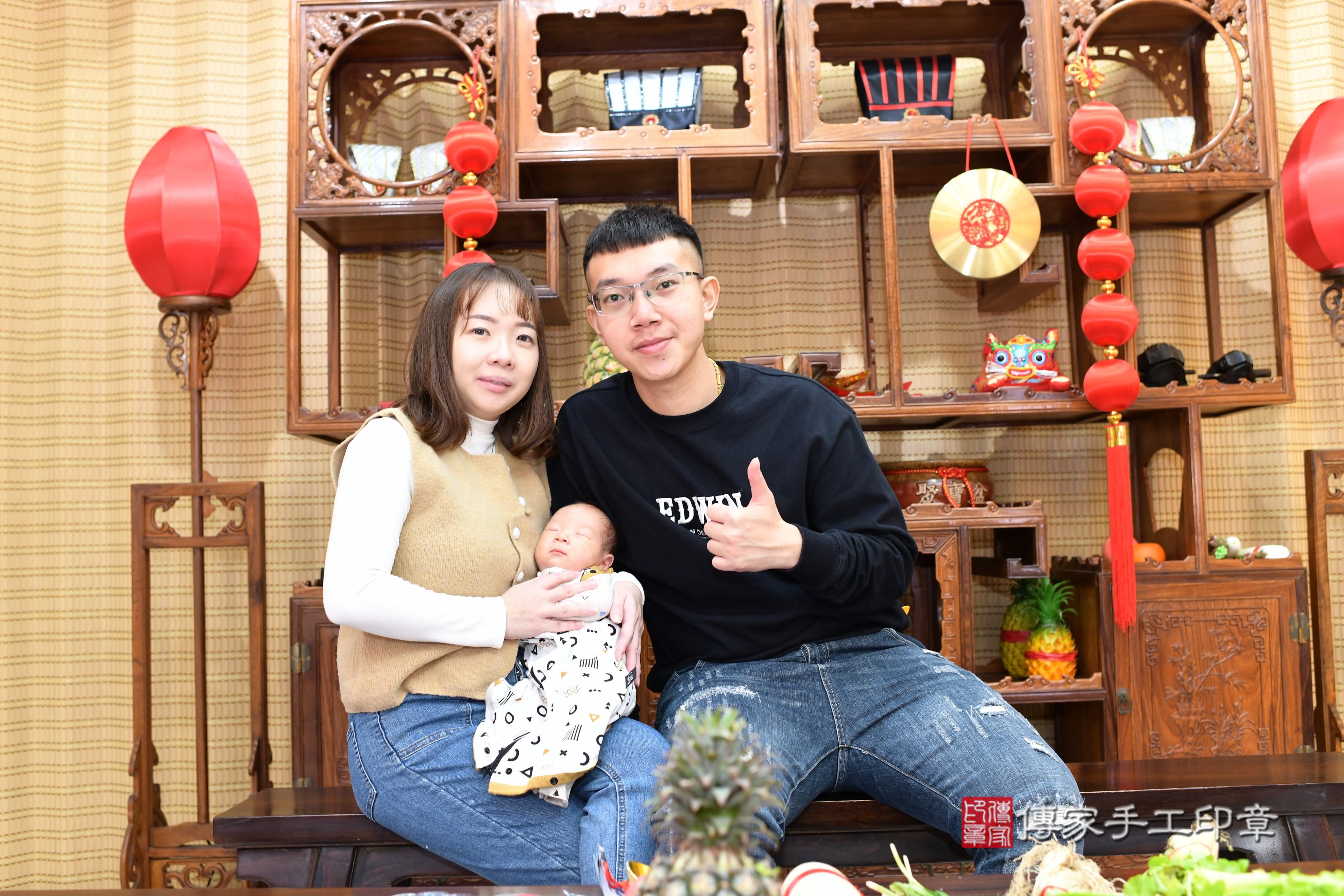 傳家手工印章台南店、抓周、度脺、中國風會場、傳家嬰兒古禮、吉祥話、抓周道具物品24種、拍照。抓周證書。寶寶抓周、滿周歲、生日快樂、祝福