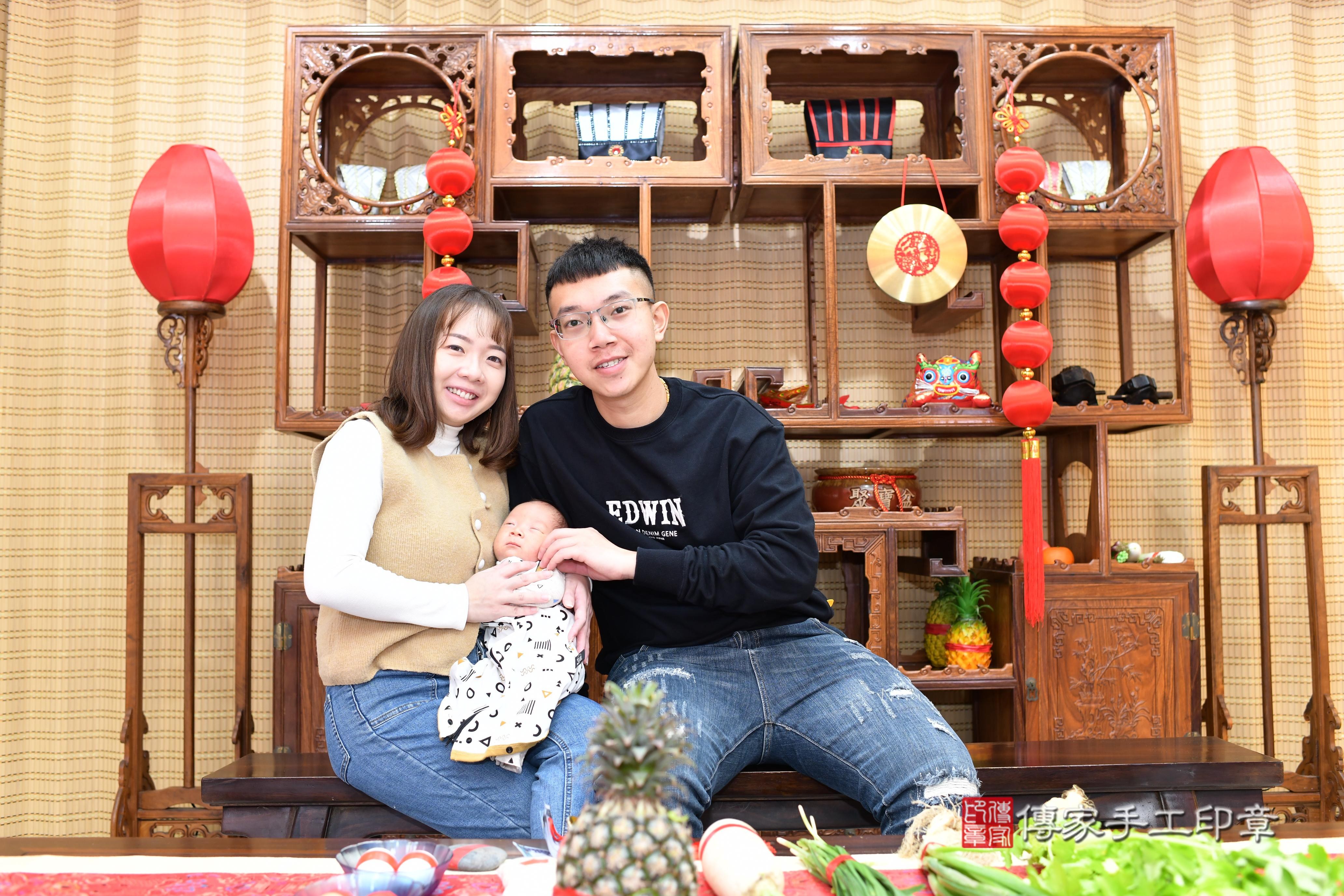 傳家手工印章台南店、抓周、度脺、中國風會場、傳家嬰兒古禮、吉祥話、抓周道具物品24種、拍照。抓周證書。寶寶抓周、滿周歲、生日快樂、祝福
