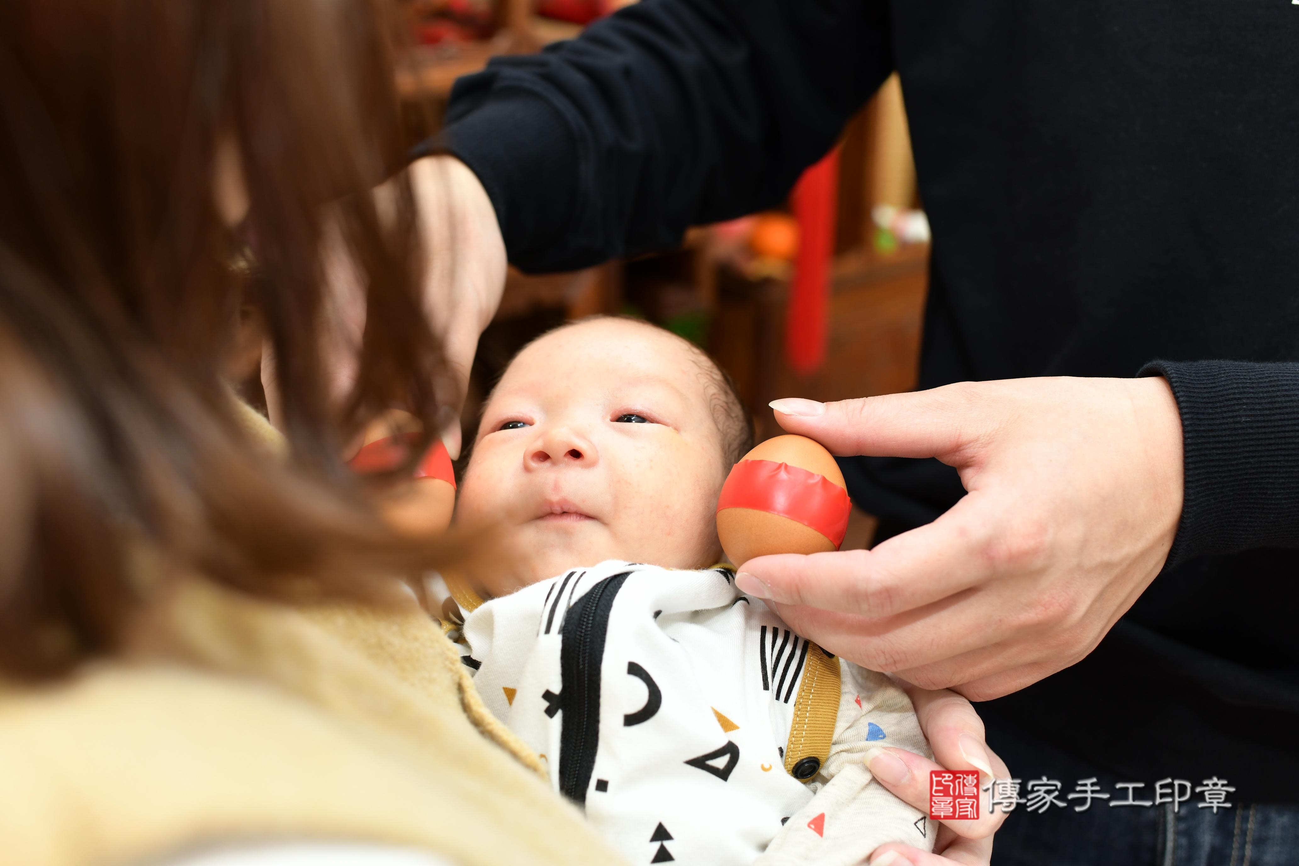 傳家手工印章台南店、抓周、度脺、中國風會場、傳家嬰兒古禮、吉祥話、抓周道具物品24種、拍照。抓周證書。寶寶抓周、滿周歲、生日快樂、祝福