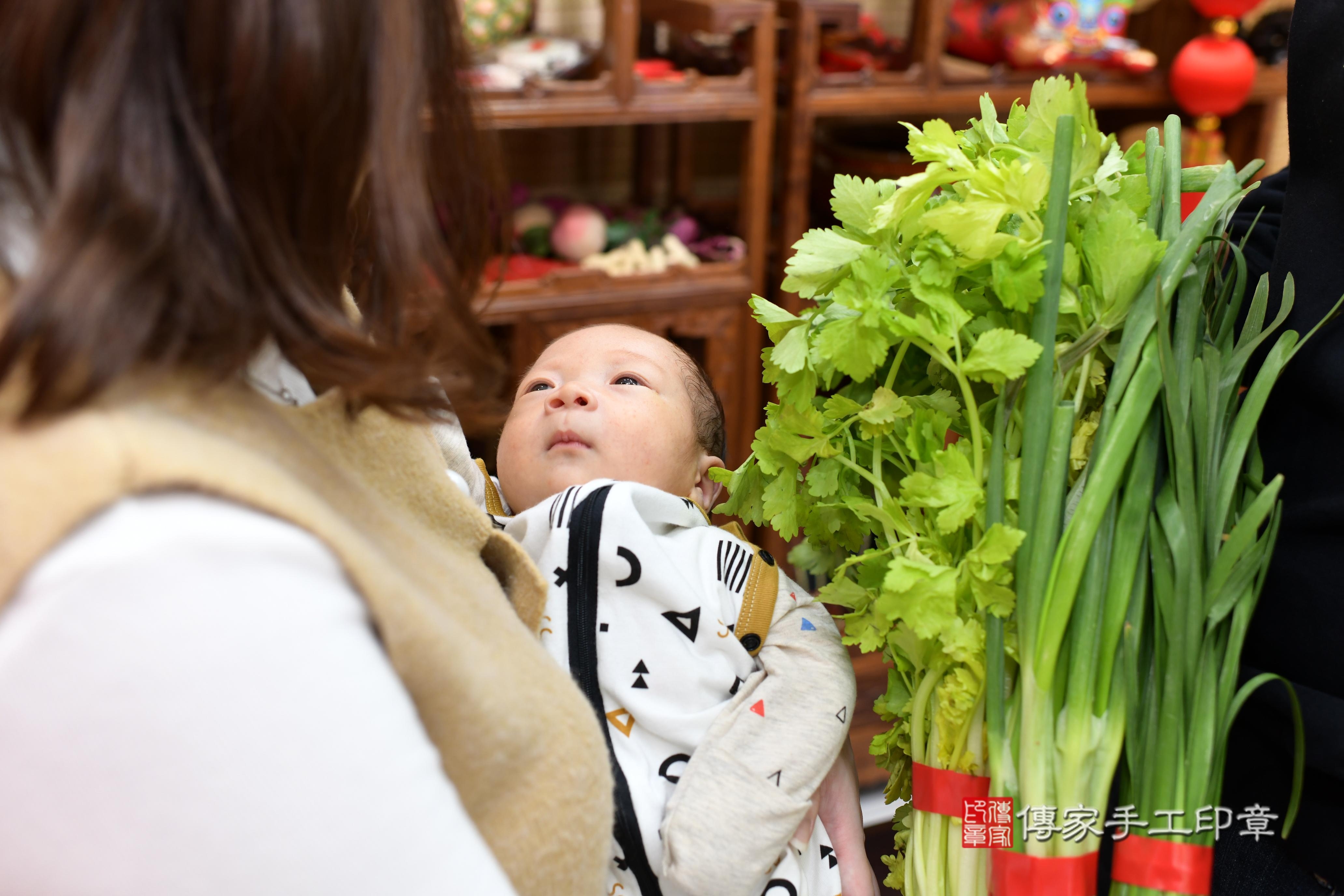 傳家手工印章台南店、抓周、度脺、中國風會場、傳家嬰兒古禮、吉祥話、抓周道具物品24種、拍照。抓周證書。寶寶抓周、滿周歲、生日快樂、祝福