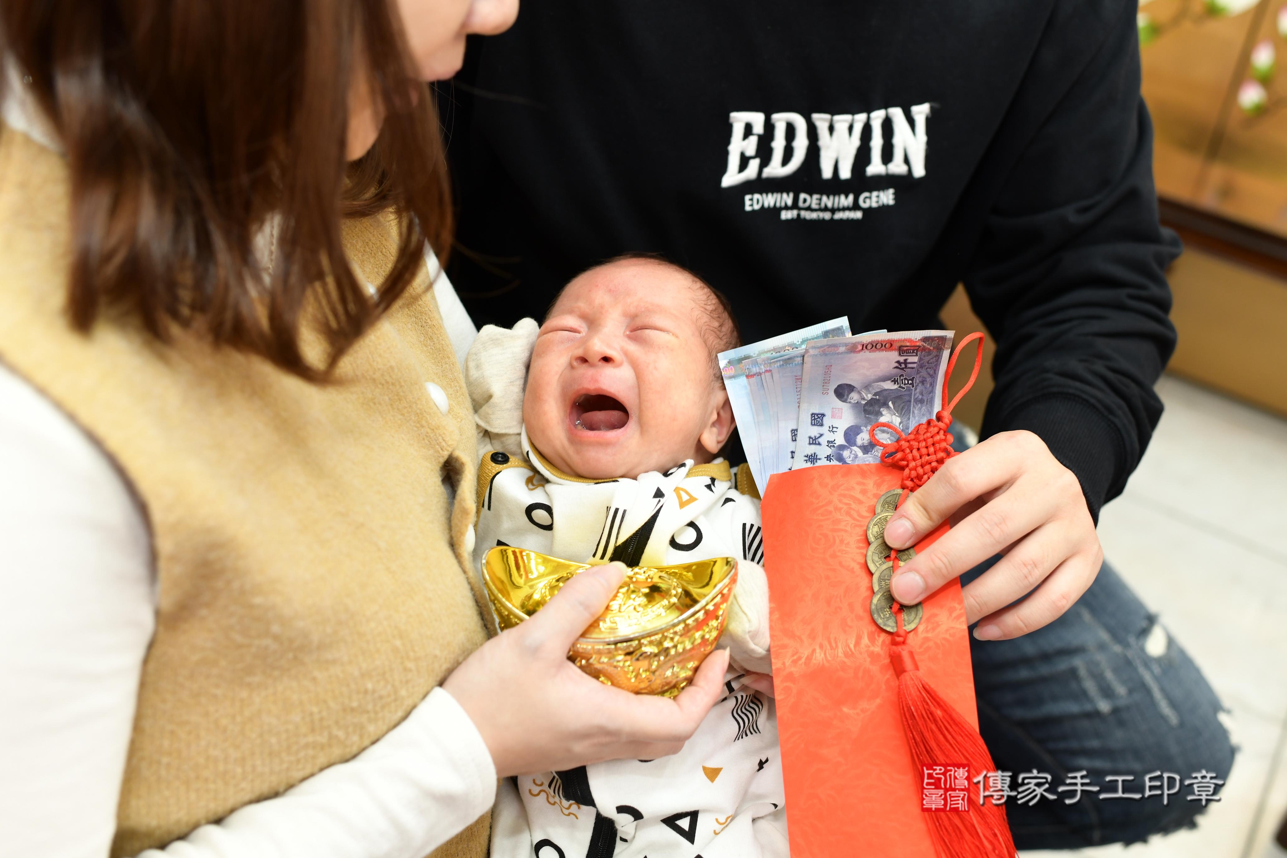 傳家手工印章台南店、抓周、度脺、中國風會場、傳家嬰兒古禮、吉祥話、抓周道具物品24種、拍照。抓周證書。寶寶抓周、滿周歲、生日快樂、祝福