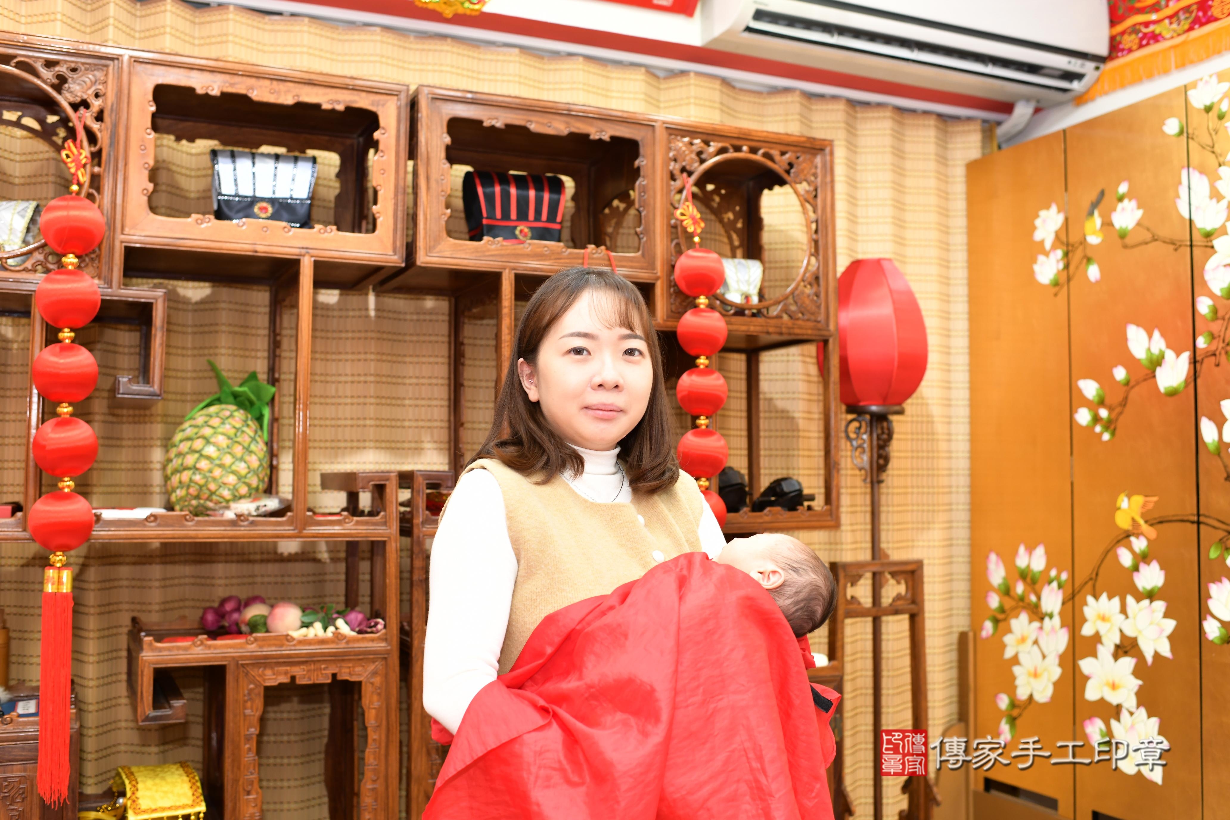 傳家手工印章台南店、抓周、度脺、中國風會場、傳家嬰兒古禮、吉祥話、抓周道具物品24種、拍照。抓周證書。寶寶抓周、滿周歲、生日快樂、祝福