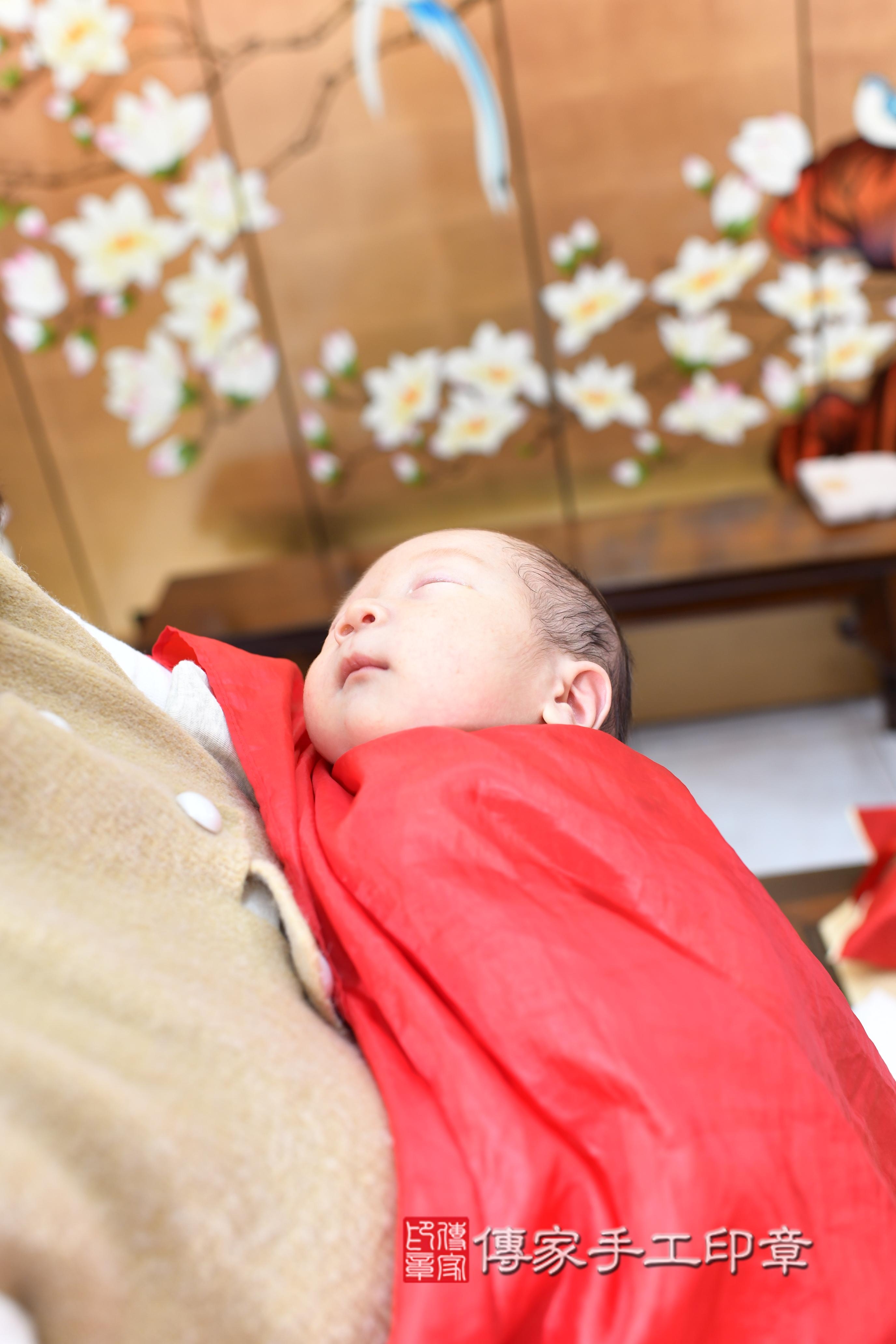 傳家手工印章台南店、抓周、度脺、中國風會場、傳家嬰兒古禮、吉祥話、抓周道具物品24種、拍照。抓周證書。寶寶抓周、滿周歲、生日快樂、祝福