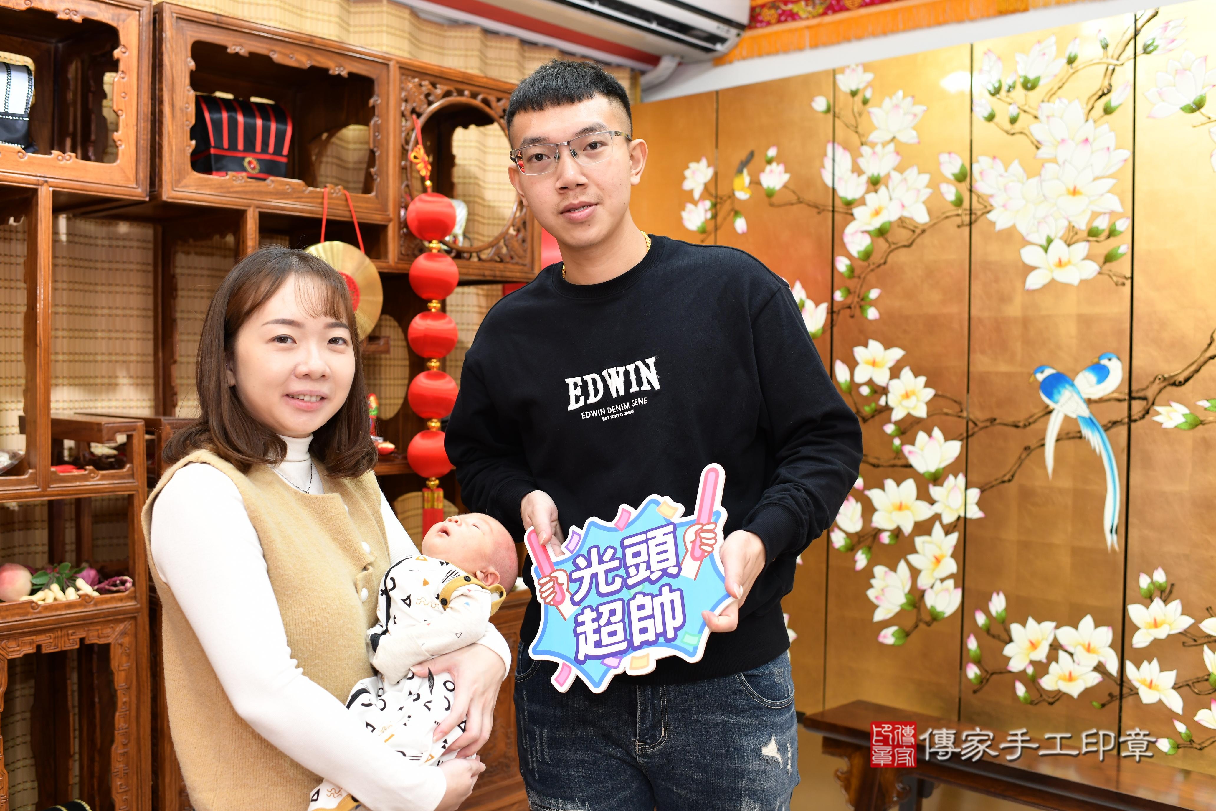 傳家手工印章台南店、抓周、度脺、中國風會場、傳家嬰兒古禮、吉祥話、抓周道具物品24種、拍照。抓周證書。寶寶抓周、滿周歲、生日快樂、祝福