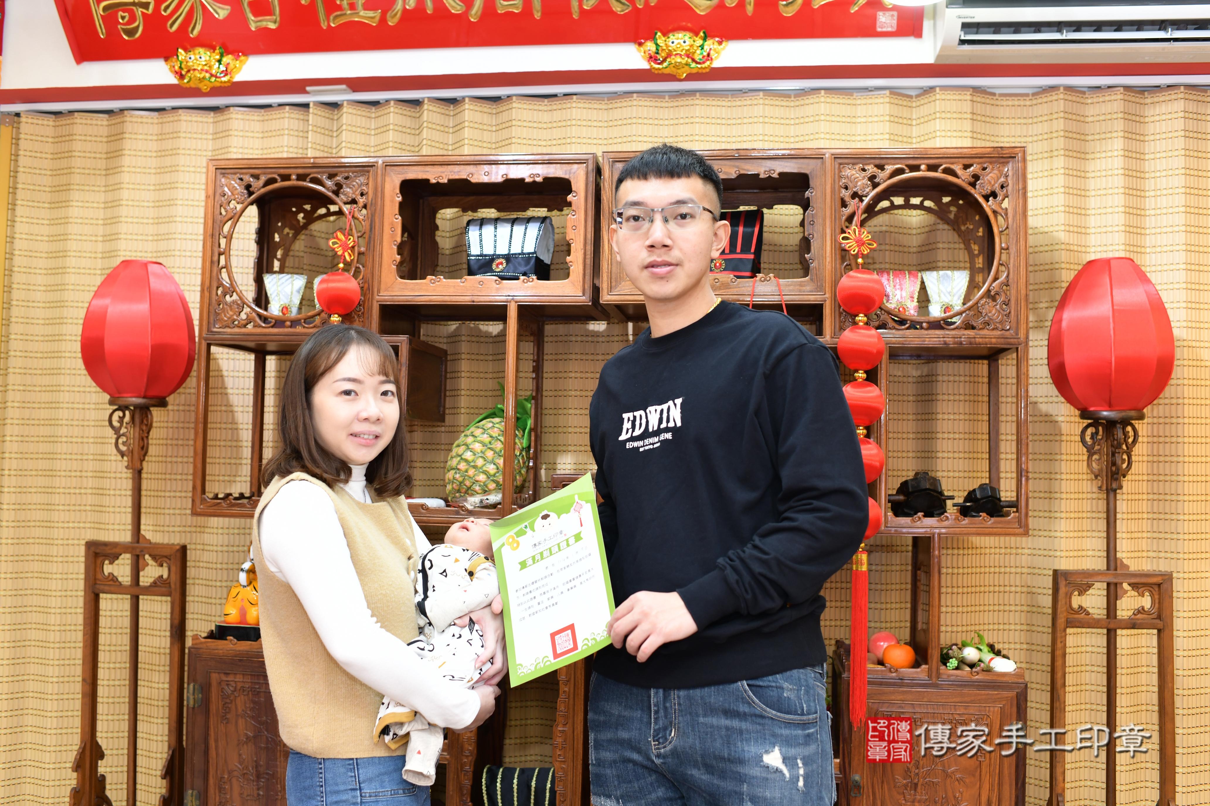 傳家手工印章台南店、抓周、度脺、中國風會場、傳家嬰兒古禮、吉祥話、抓周道具物品24種、拍照。抓周證書。寶寶抓周、滿周歲、生日快樂、祝福
