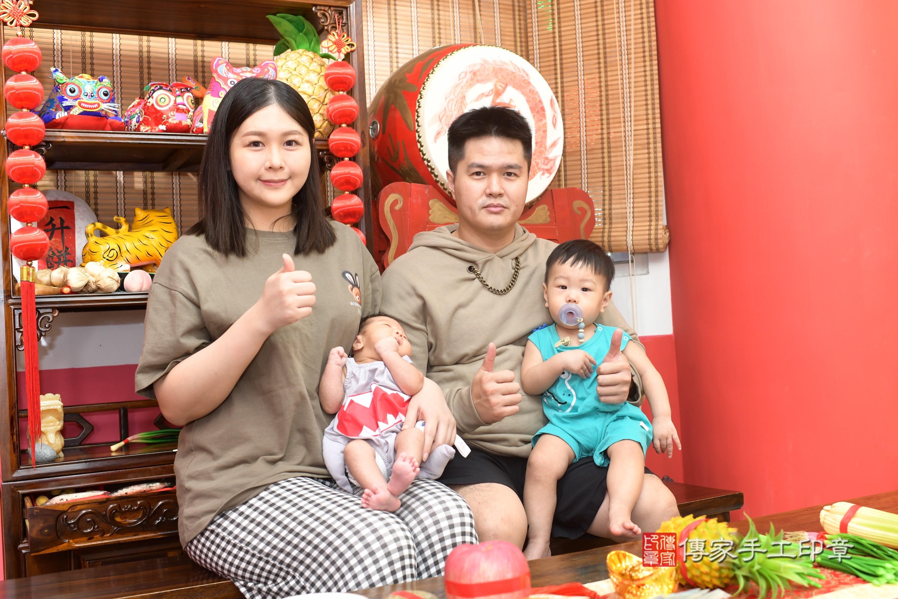 傳家手工印章高雄店、抓周、度脺、中國風會場、傳家嬰兒古禮、吉祥話、抓周道具物品24種、拍照。抓周證書。寶寶抓周、滿周歲、生日快樂、祝福