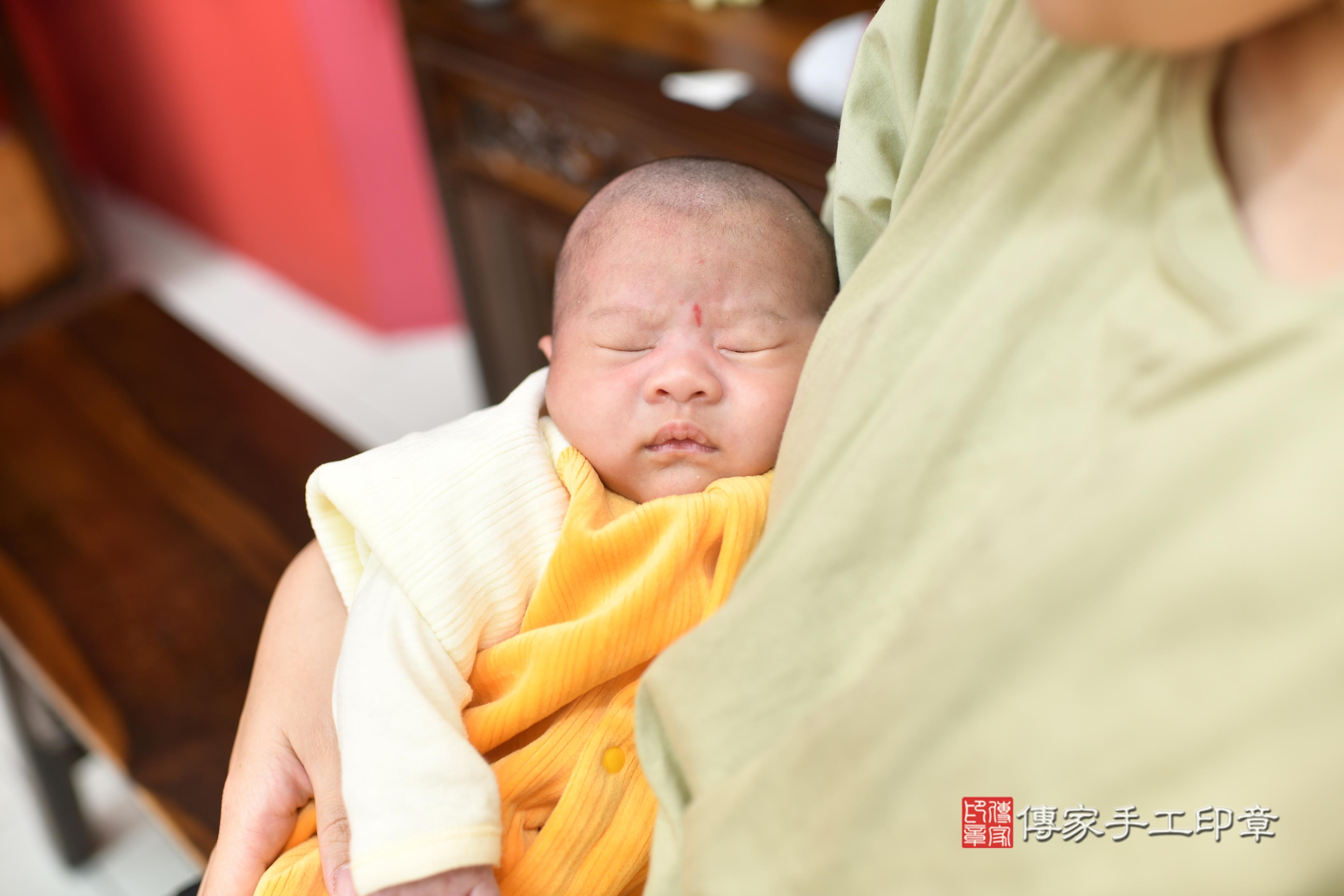 傳家手工印章高雄店、抓周、度脺、中國風會場、傳家嬰兒古禮、吉祥話、抓周道具物品24種、拍照。抓周證書。寶寶抓周、滿周歲、生日快樂、祝福