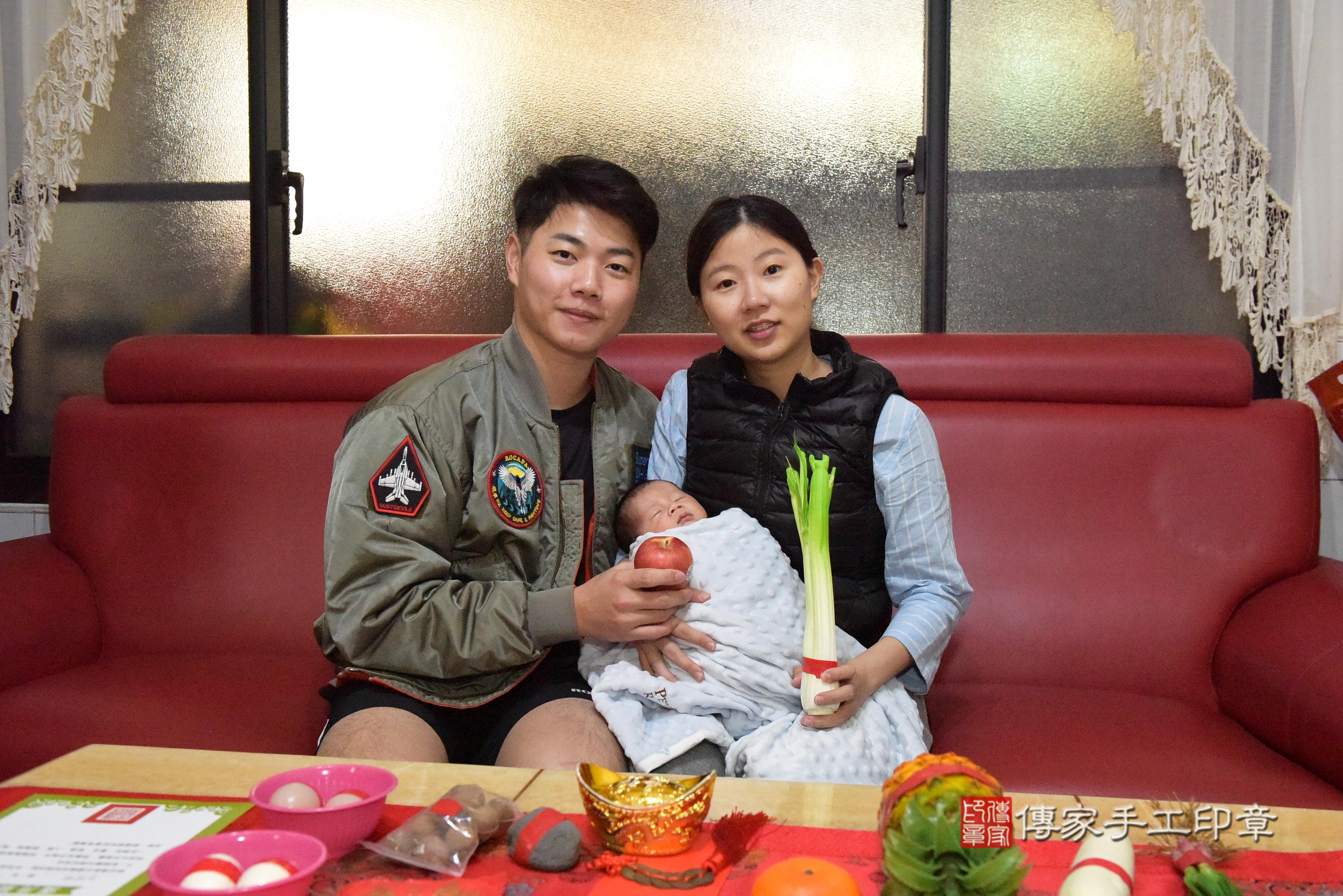 傳家手工印章高雄店、抓周、度脺、中國風會場、傳家嬰兒古禮、吉祥話、抓周道具物品24種、拍照。抓周證書。寶寶抓周、滿周歲、生日快樂、祝福