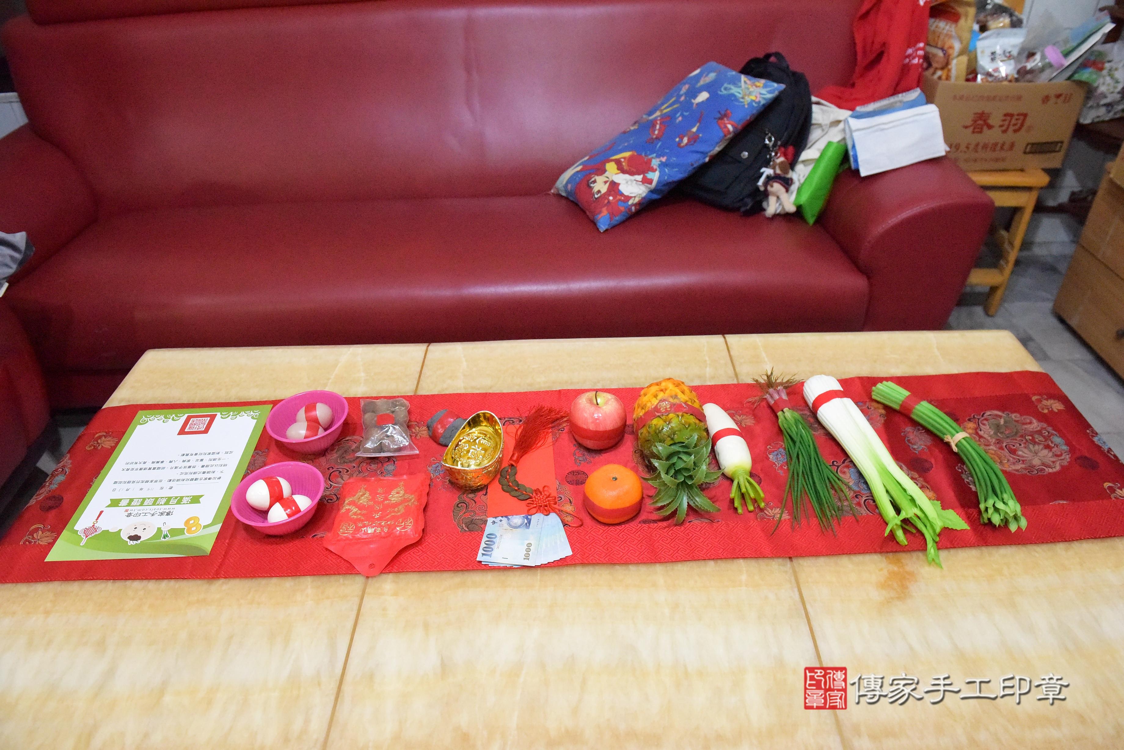 傳家手工印章高雄店、抓周、度脺、中國風會場、傳家嬰兒古禮、吉祥話、抓周道具物品24種、拍照。抓周證書。寶寶抓周、滿周歲、生日快樂、祝福