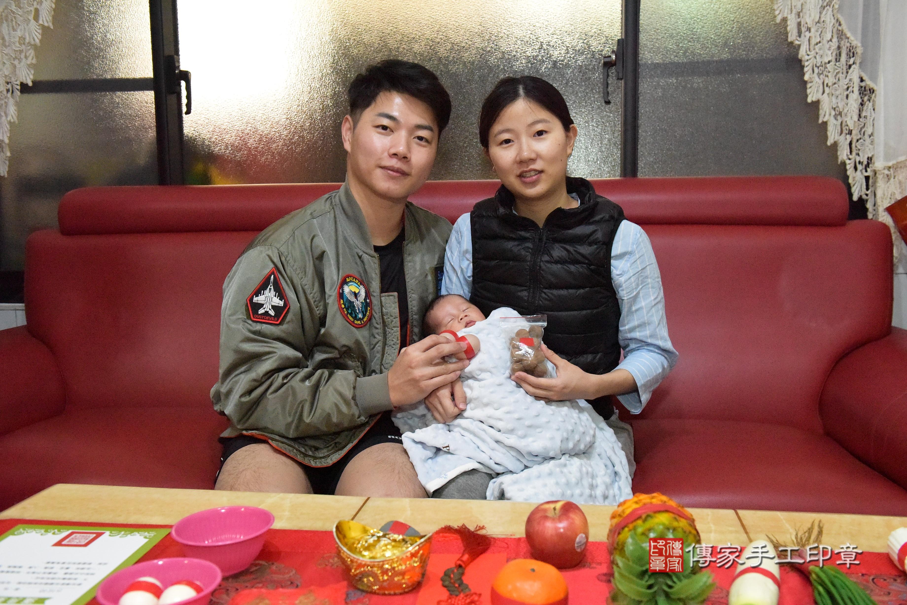 傳家手工印章高雄店、抓周、度脺、中國風會場、傳家嬰兒古禮、吉祥話、抓周道具物品24種、拍照。抓周證書。寶寶抓周、滿周歲、生日快樂、祝福