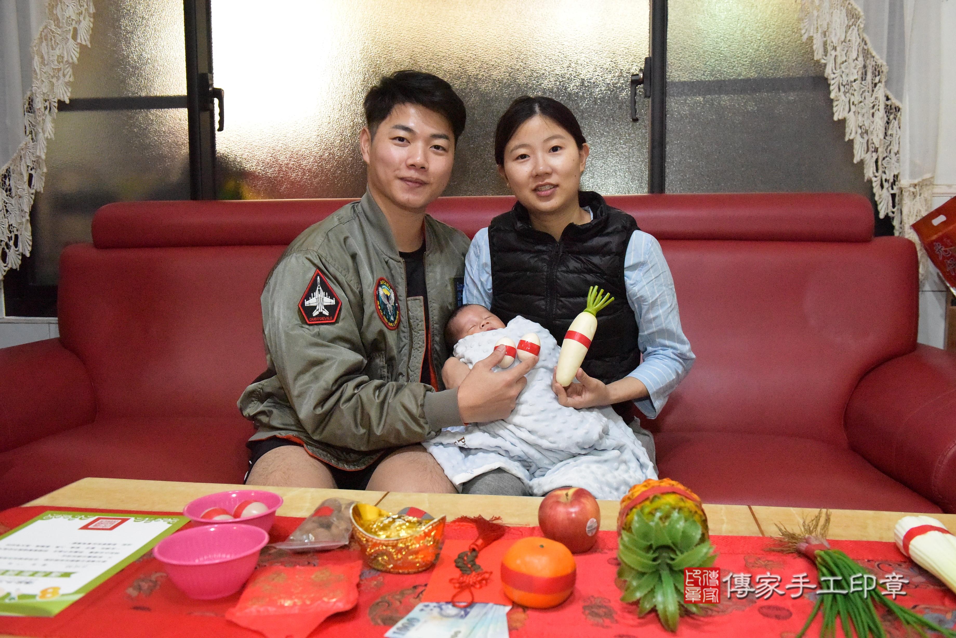 傳家手工印章高雄店、抓周、度脺、中國風會場、傳家嬰兒古禮、吉祥話、抓周道具物品24種、拍照。抓周證書。寶寶抓周、滿周歲、生日快樂、祝福