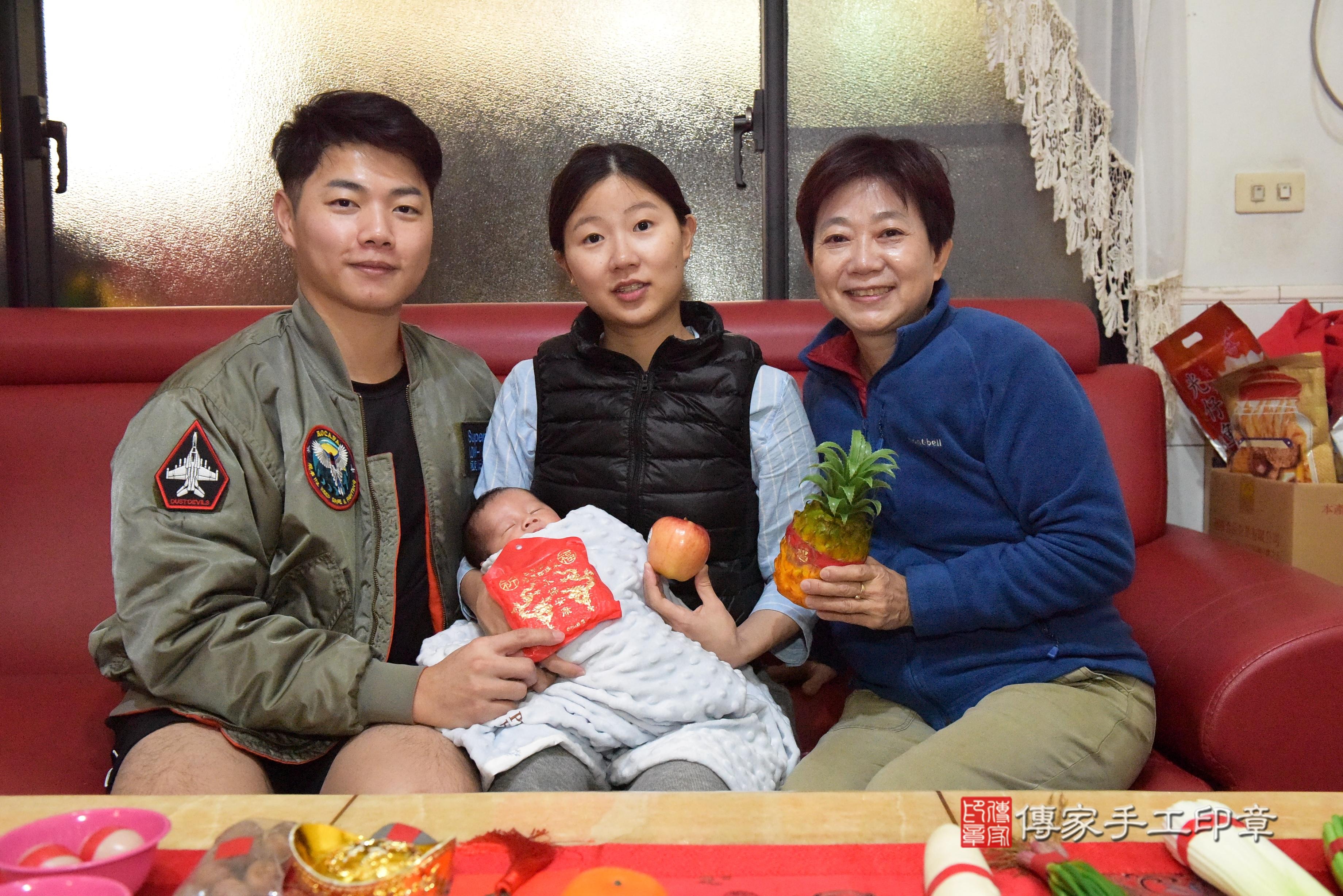 傳家手工印章高雄店、抓周、度脺、中國風會場、傳家嬰兒古禮、吉祥話、抓周道具物品24種、拍照。抓周證書。寶寶抓周、滿周歲、生日快樂、祝福