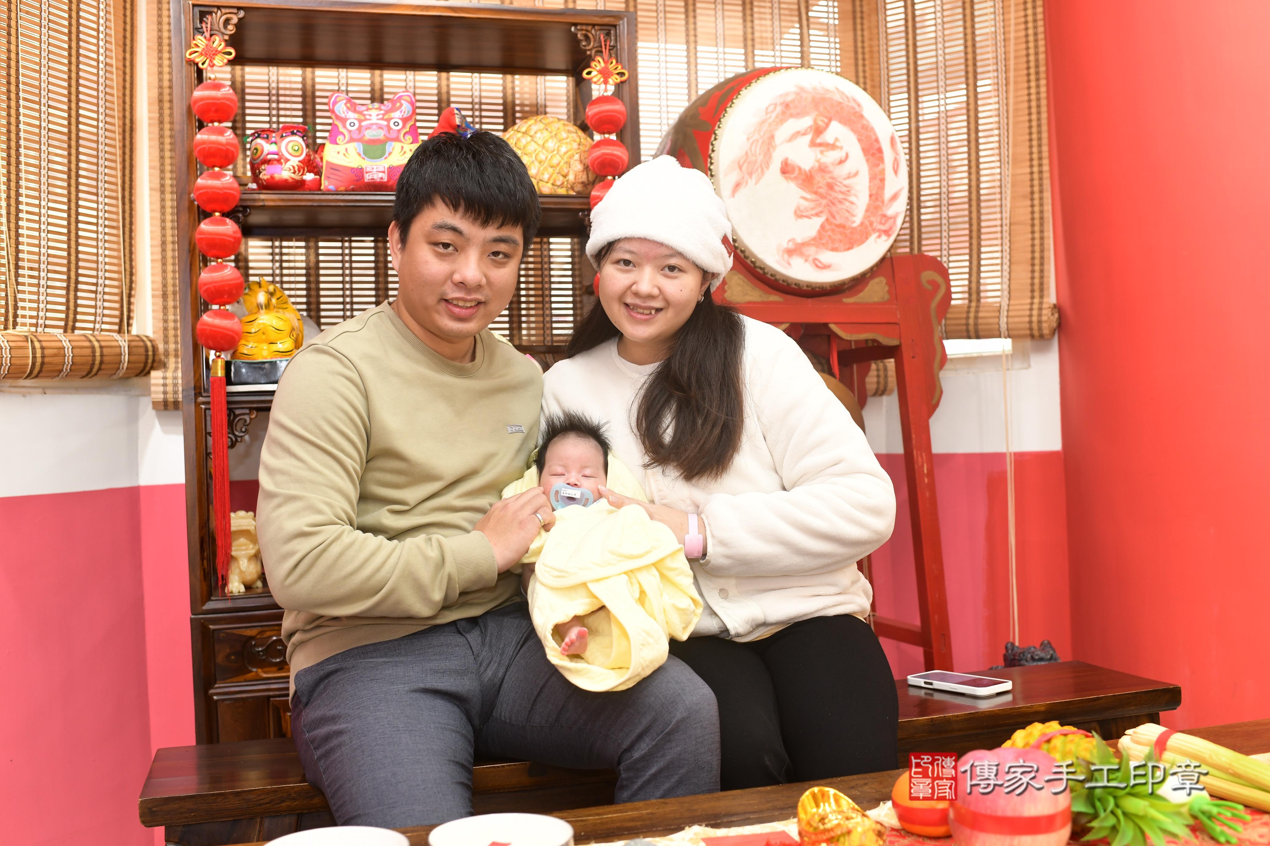 傳家手工印章高雄店、抓周、度脺、中國風會場、傳家嬰兒古禮、吉祥話、抓周道具物品24種、拍照。抓周證書。寶寶抓周、滿周歲、生日快樂、祝福