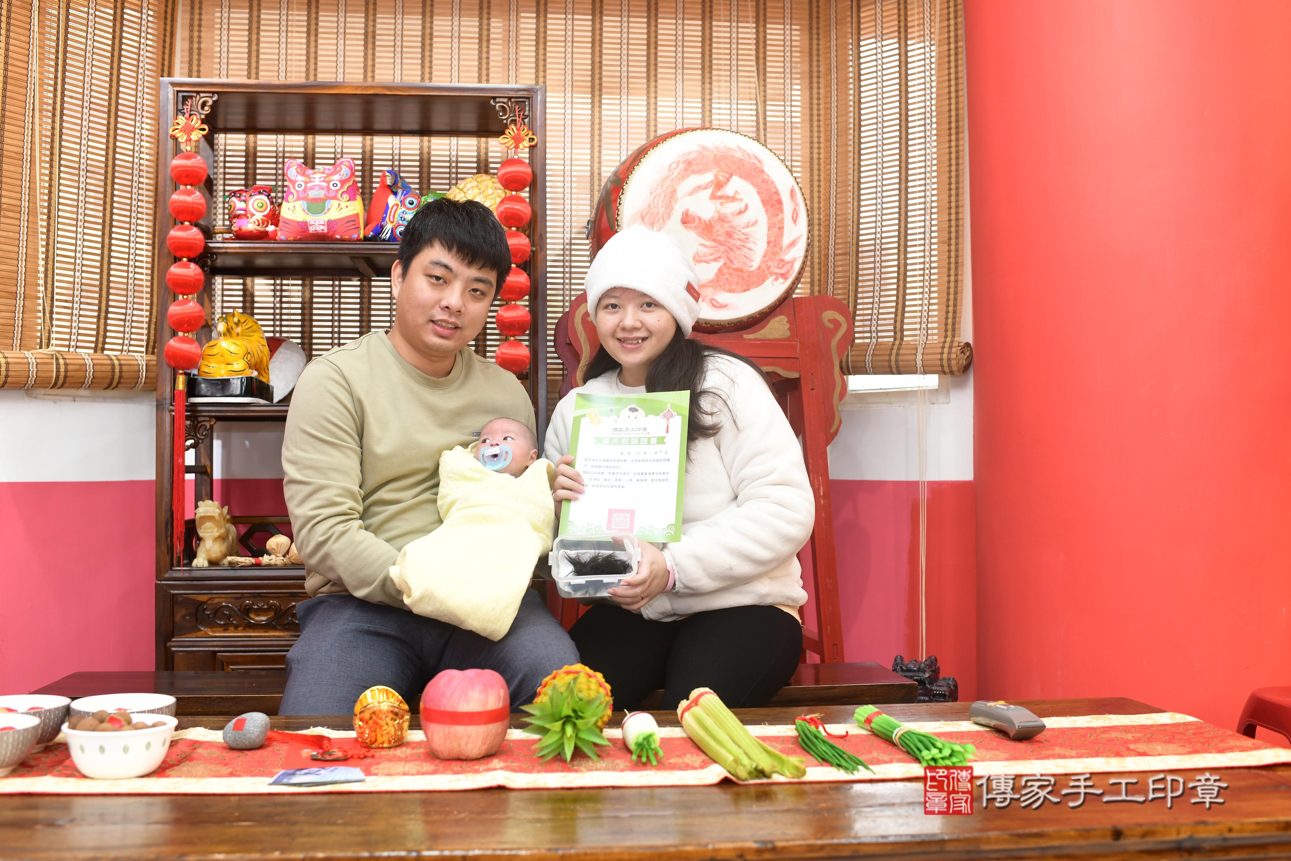 傳家手工印章高雄店、抓周、度脺、中國風會場、傳家嬰兒古禮、吉祥話、抓周道具物品24種、拍照。抓周證書。寶寶抓周、滿周歲、生日快樂、祝福