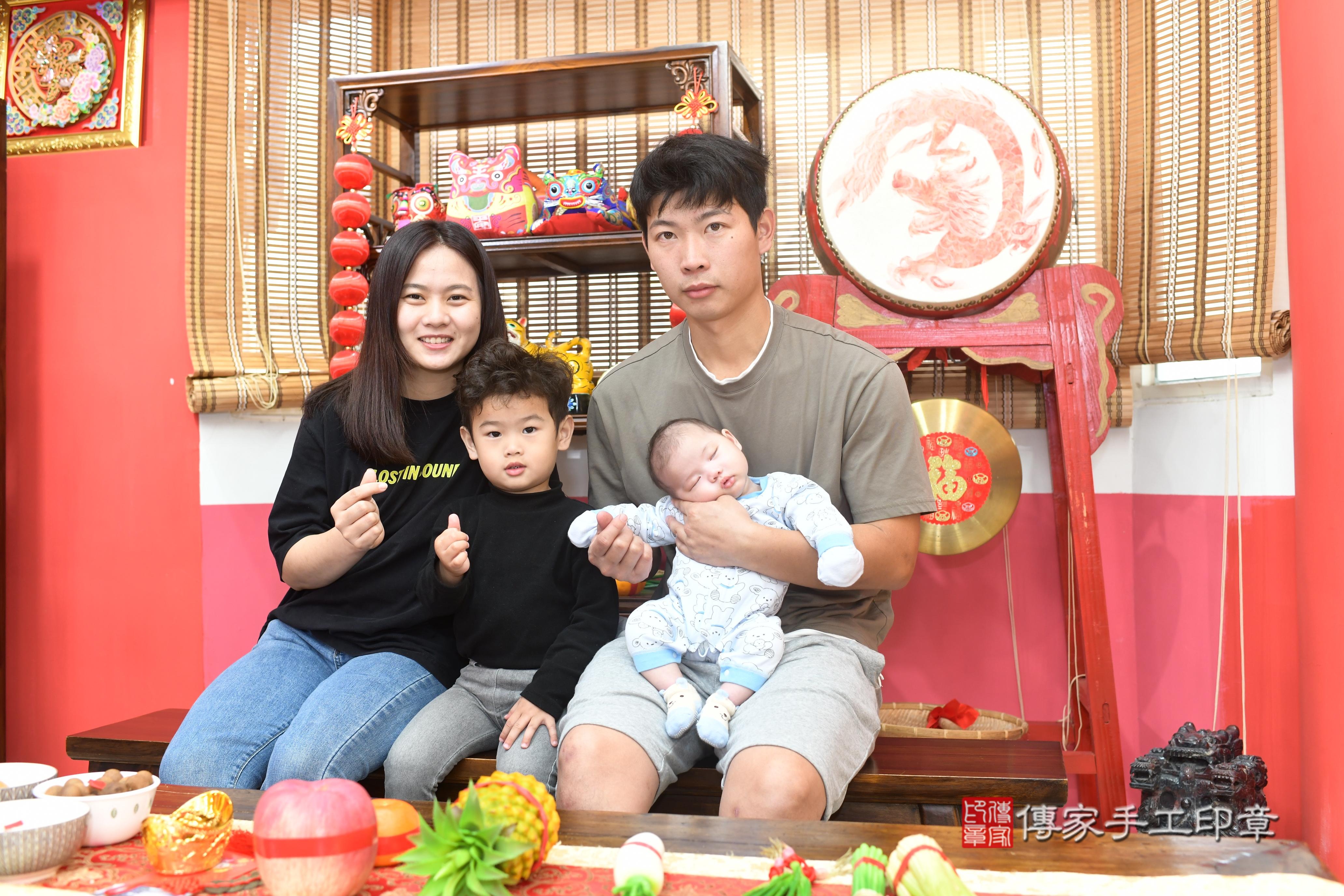 傳家手工印章高雄店、抓周、度脺、中國風會場、傳家嬰兒古禮、吉祥話、抓周道具物品24種、拍照。抓周證書。寶寶抓周、滿周歲、生日快樂、祝福