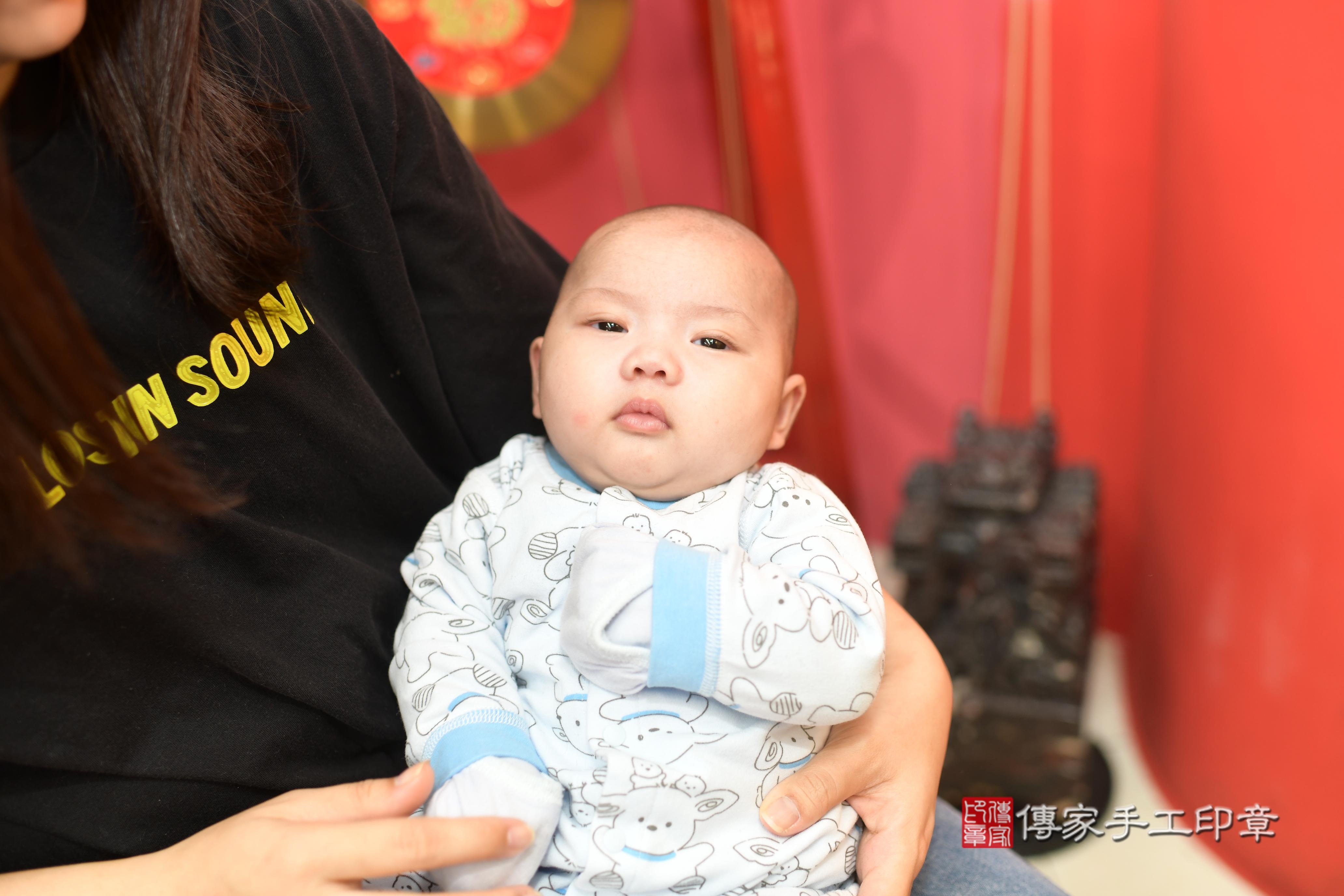 傳家手工印章高雄店、抓周、度脺、中國風會場、傳家嬰兒古禮、吉祥話、抓周道具物品24種、拍照。抓周證書。寶寶抓周、滿周歲、生日快樂、祝福