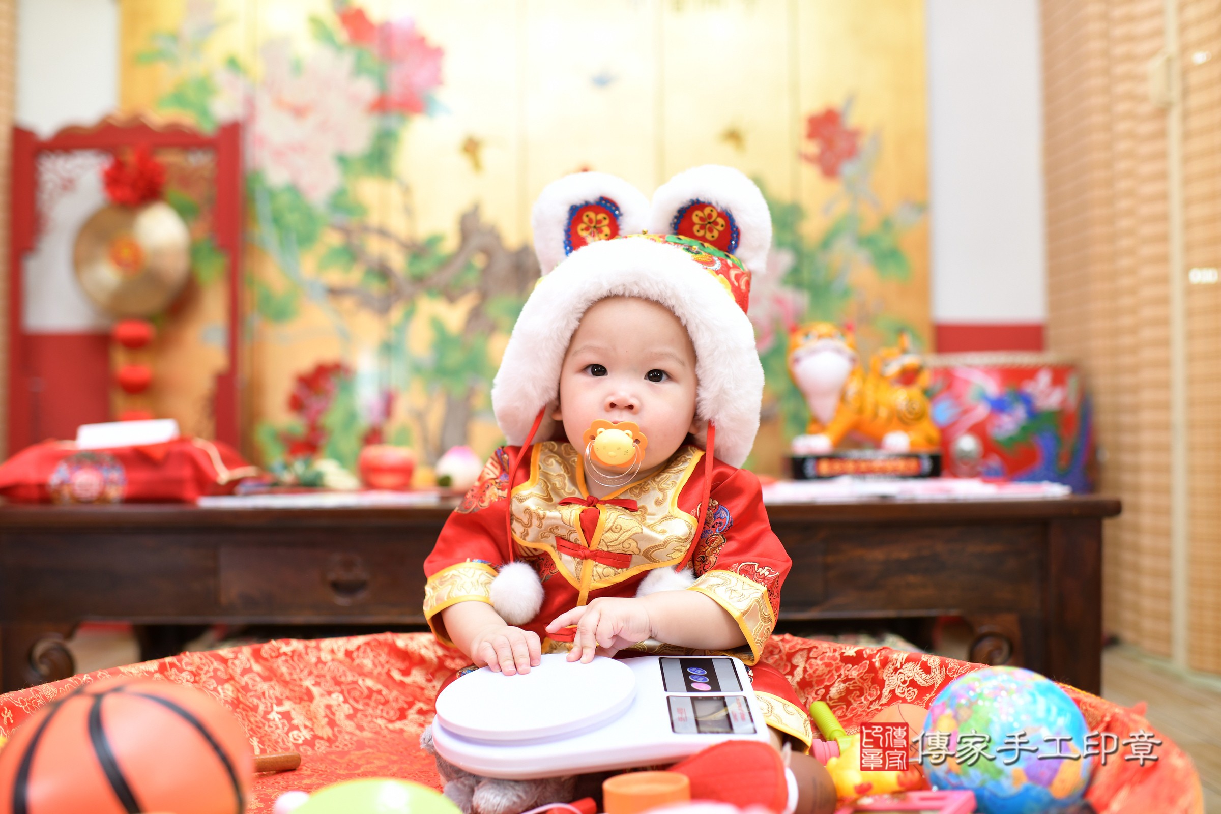 台北市大同區小峰寶寶抓周推薦:傳家台北店抓周度脺中國風會場,嬰兒古禮抓周流程儀式吉祥話、抓周道具物品24種、拍照。抓周證書。2025.1.3,照片10 台北市大同區小峰寶寶抓周推薦:傳家台北店抓周度脺中國風會場,嬰兒古禮抓周流程儀式吉祥話、抓周道具物品24種、拍照。抓周證書。2025.1.3,照片10