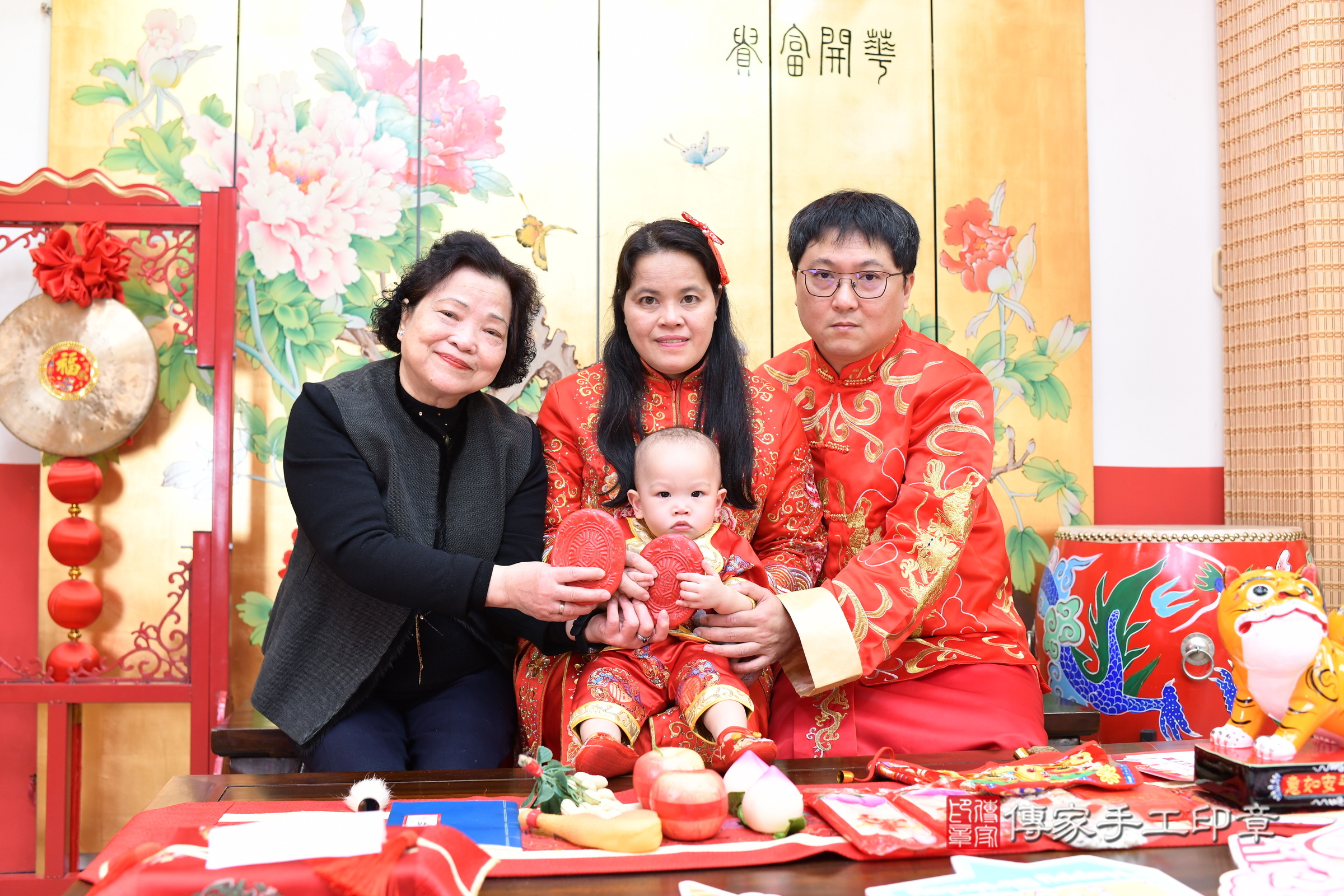 台北市大同區小峰寶寶抓周推薦:傳家台北店抓周度脺中國風會場,嬰兒古禮抓周流程儀式吉祥話、抓周道具物品24種、拍照。抓周證書。2025.1.3,照片14 台北市大同區小峰寶寶抓周推薦:傳家台北店抓周度脺中國風會場,嬰兒古禮抓周流程儀式吉祥話、抓周道具物品24種、拍照。抓周證書。2025.1.3,照片14