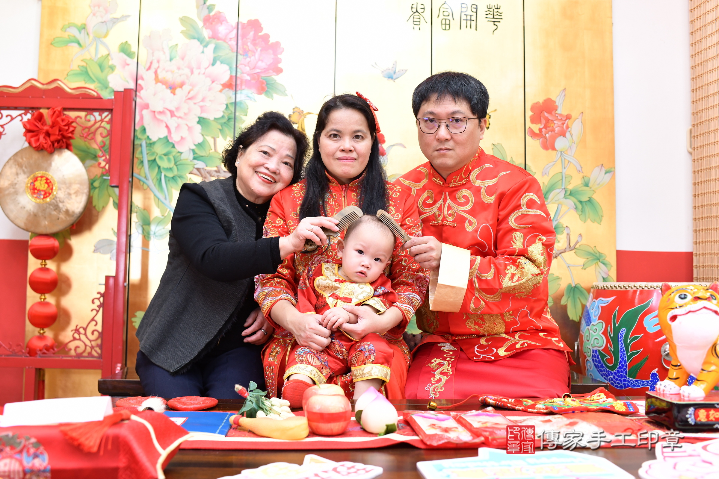 台北市大同區小峰寶寶抓周推薦:傳家台北店抓周度脺中國風會場,嬰兒古禮抓周流程儀式吉祥話、抓周道具物品24種、拍照。抓周證書。2025.1.3,照片15 台北市大同區小峰寶寶抓周推薦:傳家台北店抓周度脺中國風會場,嬰兒古禮抓周流程儀式吉祥話、抓周道具物品24種、拍照。抓周證書。2025.1.3,照片15