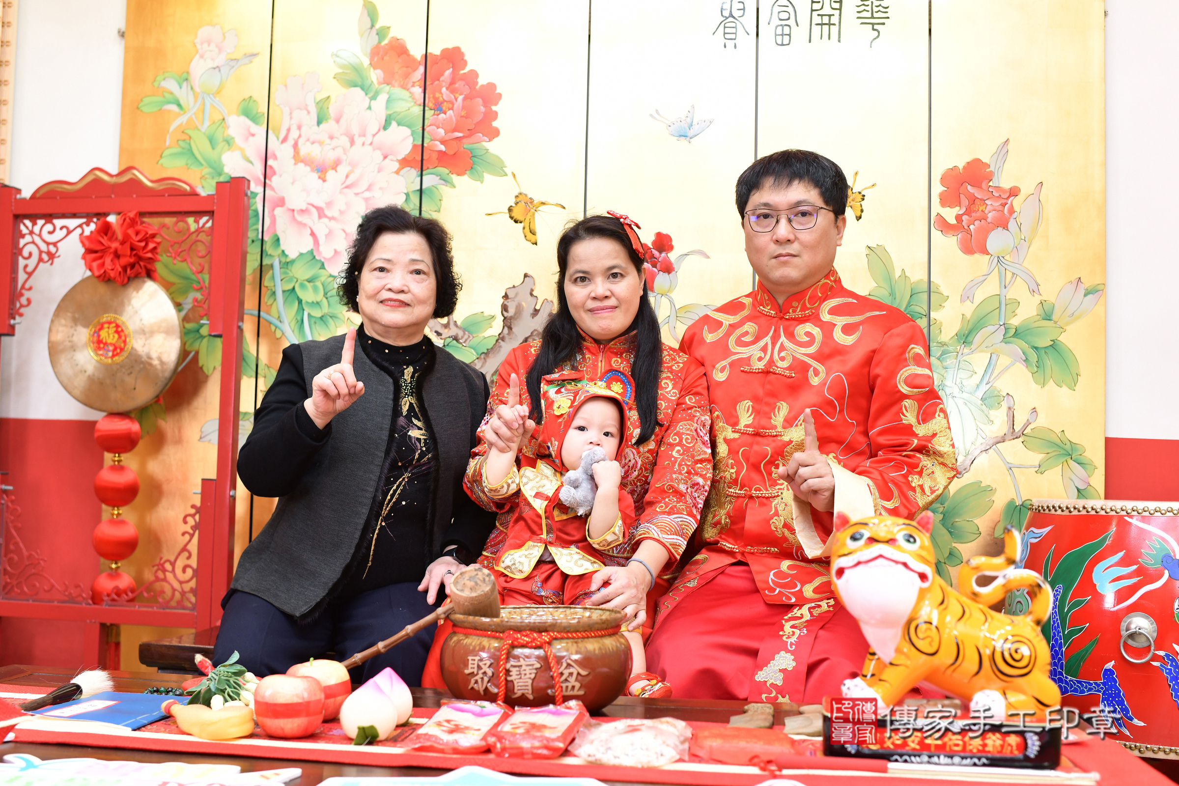 台北市大同區小峰寶寶抓周推薦:傳家台北店抓周度脺中國風會場,嬰兒古禮抓周流程儀式吉祥話、抓周道具物品24種、拍照。抓周證書。2025.1.3,照片21 台北市大同區小峰寶寶抓周推薦:傳家台北店抓周度脺中國風會場,嬰兒古禮抓周流程儀式吉祥話、抓周道具物品24種、拍照。抓周證書。2025.1.3,照片21