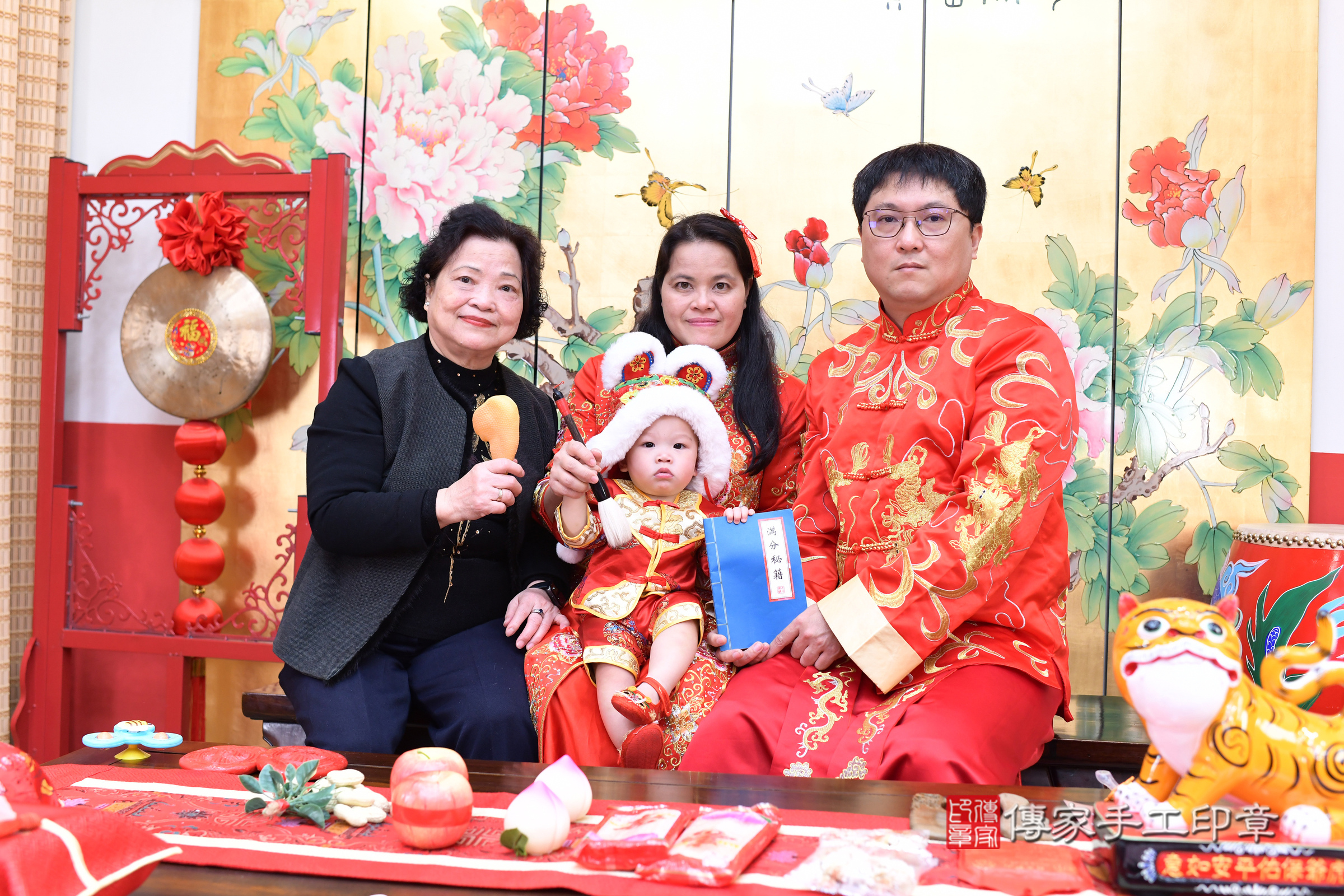 台北市大同區小峰寶寶抓周推薦:傳家台北店抓周度脺中國風會場,嬰兒古禮抓周流程儀式吉祥話、抓周道具物品24種、拍照。抓周證書。2025.1.3,照片19 台北市大同區小峰寶寶抓周推薦:傳家台北店抓周度脺中國風會場,嬰兒古禮抓周流程儀式吉祥話、抓周道具物品24種、拍照。抓周證書。2025.1.3,照片19