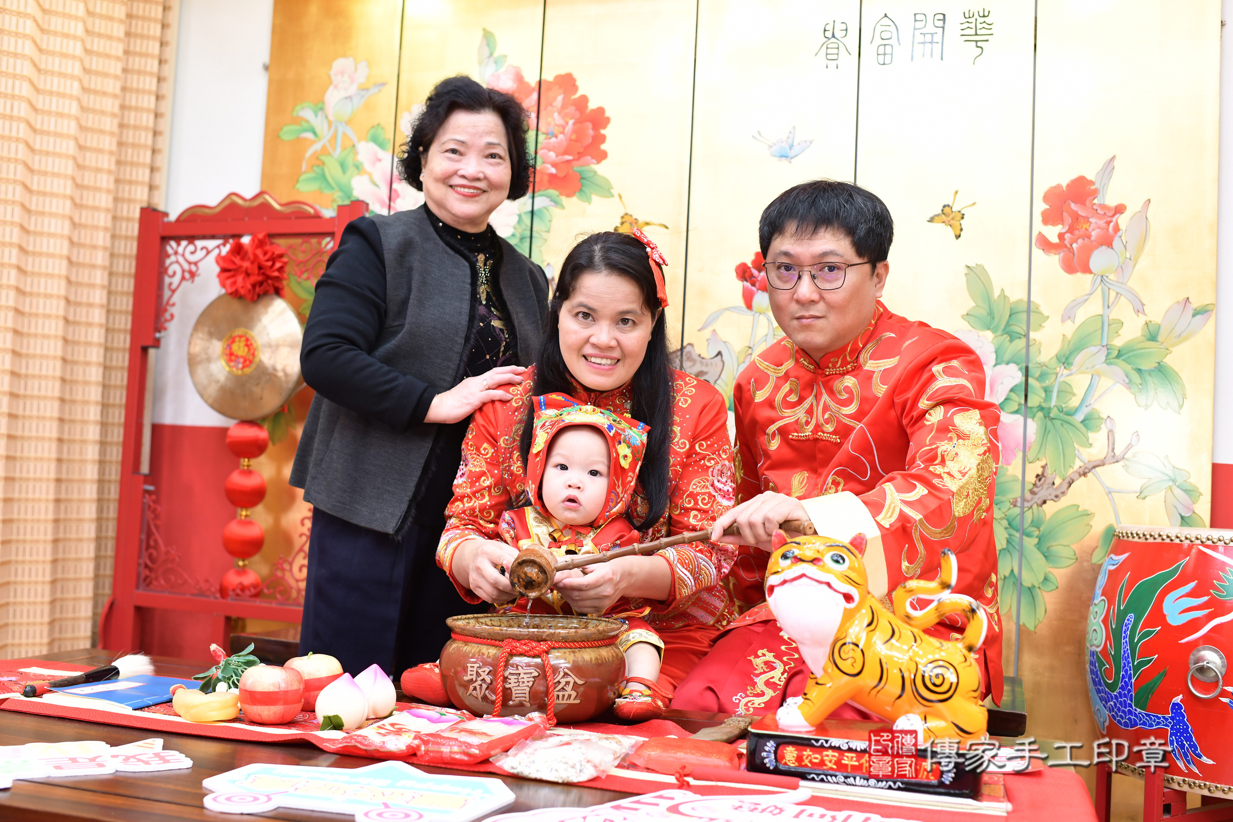 台北市大同區小峰寶寶抓周推薦:傳家台北店抓周度脺中國風會場,嬰兒古禮抓周流程儀式吉祥話、抓周道具物品24種、拍照。抓周證書。2025.1.3,照片13 台北市大同區小峰寶寶抓周推薦:傳家台北店抓周度脺中國風會場,嬰兒古禮抓周流程儀式吉祥話、抓周道具物品24種、拍照。抓周證書。2025.1.3,照片13