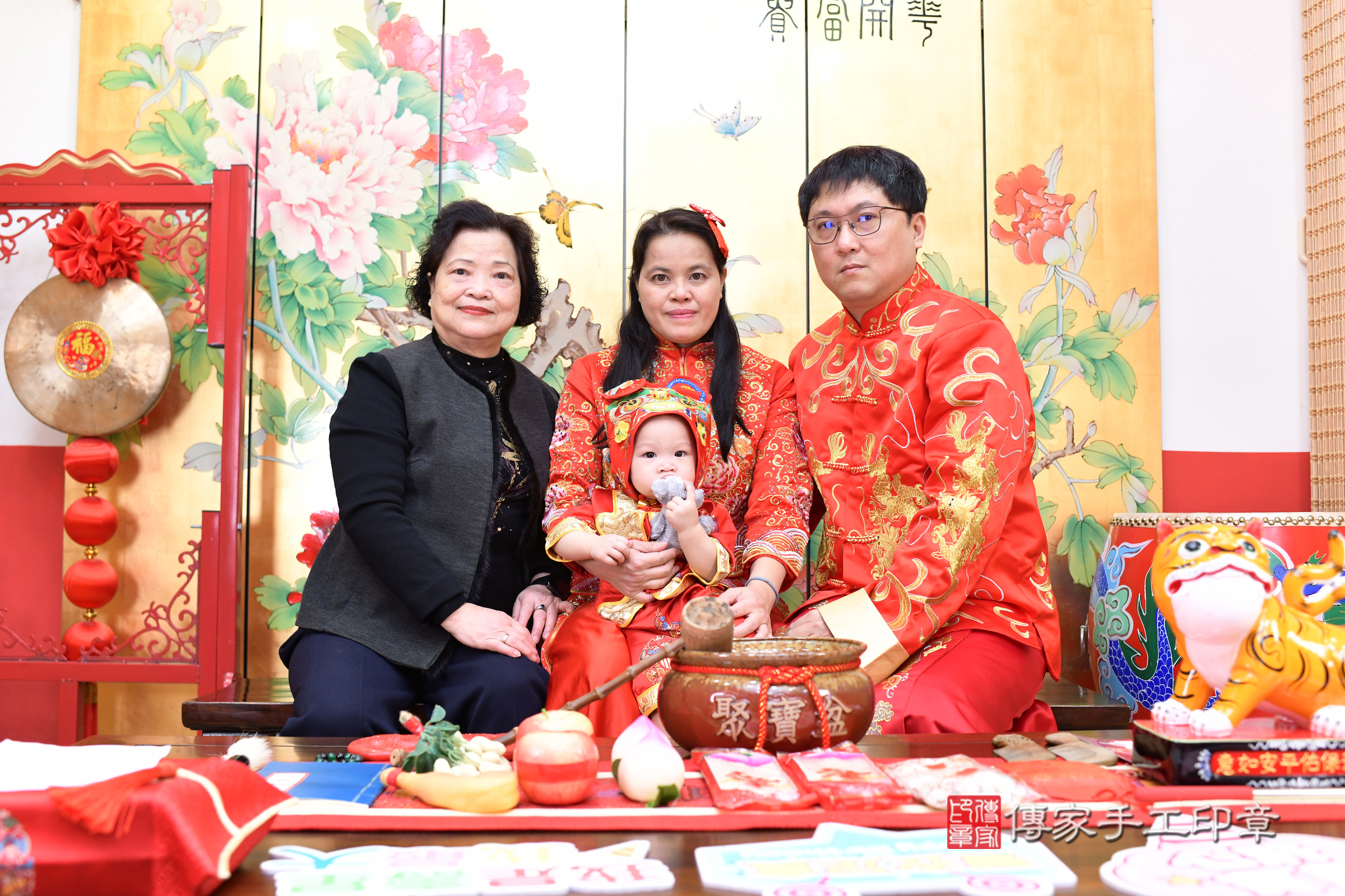 台北市大同區小峰寶寶抓周推薦:傳家台北店抓周度脺中國風會場,嬰兒古禮抓周流程儀式吉祥話、抓周道具物品24種、拍照。抓周證書。2025.1.3,照片22 台北市大同區小峰寶寶抓周推薦:傳家台北店抓周度脺中國風會場,嬰兒古禮抓周流程儀式吉祥話、抓周道具物品24種、拍照。抓周證書。2025.1.3,照片22