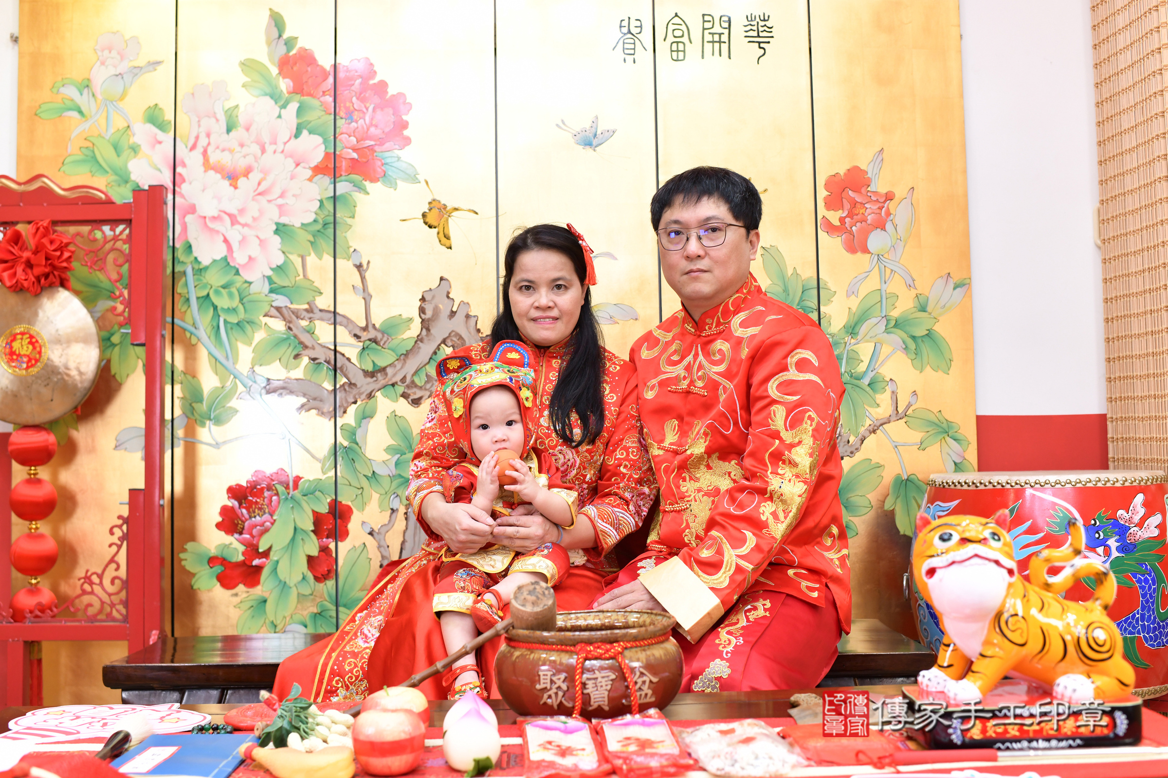 台北市大同區小峰寶寶抓周推薦:傳家台北店抓周度脺中國風會場,嬰兒古禮抓周流程儀式吉祥話、抓周道具物品24種、拍照。抓周證書。2025.1.3,照片5 台北市大同區小峰寶寶抓周推薦:傳家台北店抓周度脺中國風會場,嬰兒古禮抓周流程儀式吉祥話、抓周道具物品24種、拍照。抓周證書。2025.1.3,照片5