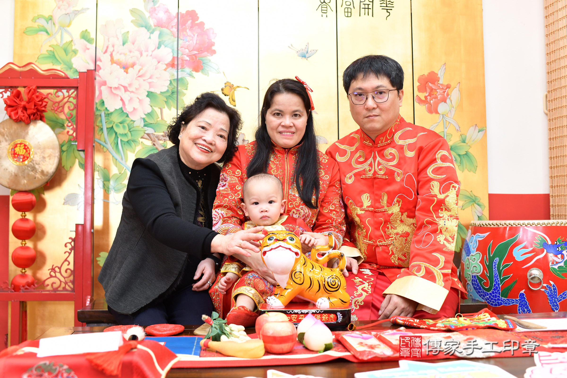 台北市大同區小峰寶寶抓周推薦:傳家台北店抓周度脺中國風會場,嬰兒古禮抓周流程儀式吉祥話、抓周道具物品24種、拍照。抓周證書。2025.1.3,照片16 台北市大同區小峰寶寶抓周推薦:傳家台北店抓周度脺中國風會場,嬰兒古禮抓周流程儀式吉祥話、抓周道具物品24種、拍照。抓周證書。2025.1.3,照片16