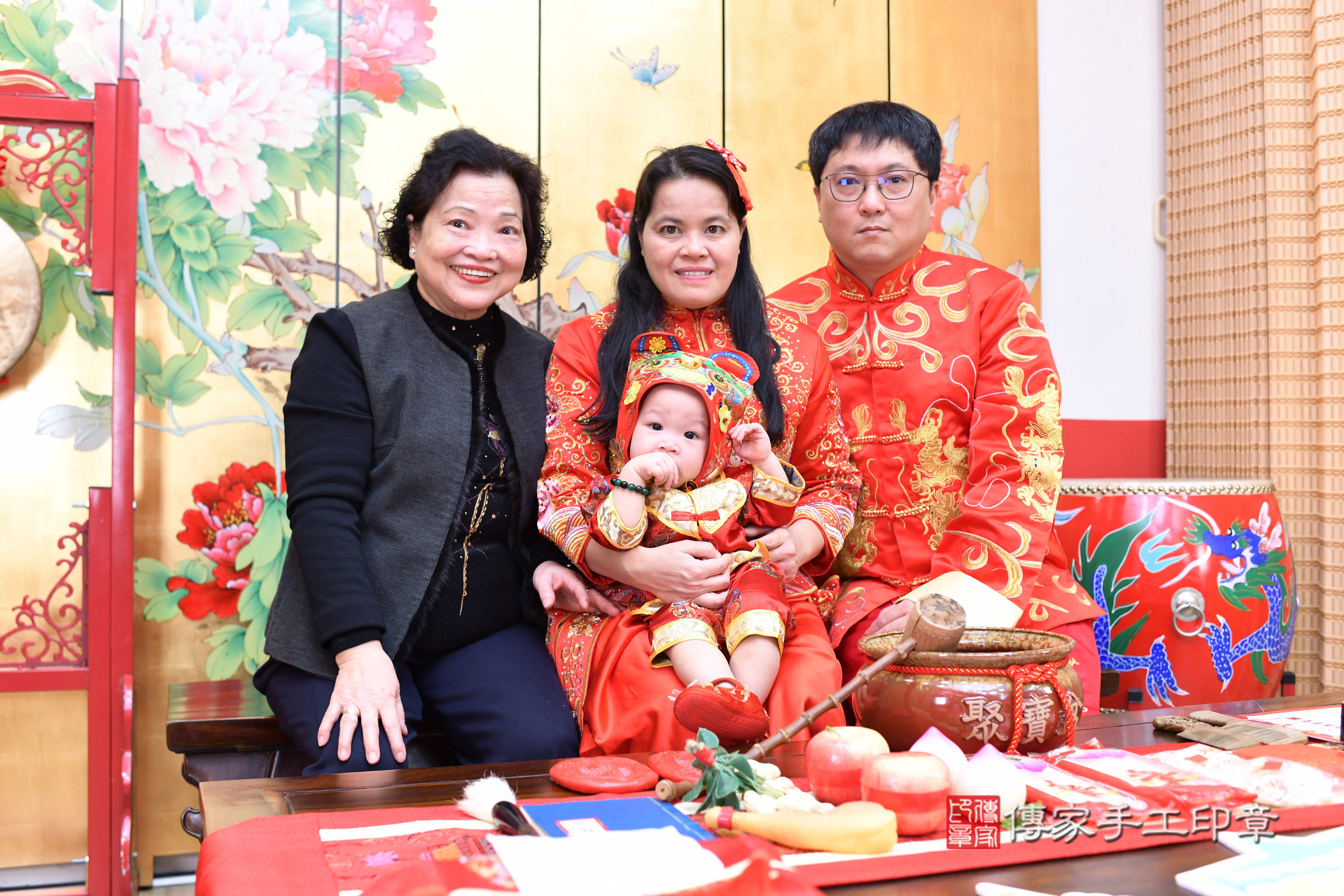 台北市大同區小峰寶寶抓周推薦:傳家台北店抓周度脺中國風會場,嬰兒古禮抓周流程儀式吉祥話、抓周道具物品24種、拍照。抓周證書。2025.1.3,照片24 台北市大同區小峰寶寶抓周推薦:傳家台北店抓周度脺中國風會場,嬰兒古禮抓周流程儀式吉祥話、抓周道具物品24種、拍照。抓周證書。2025.1.3,照片24