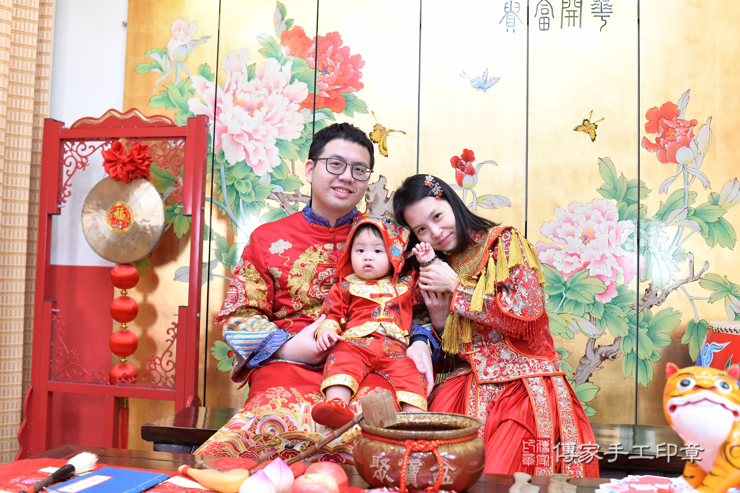 台北市大同區安安寶寶抓周推薦:傳家台北店抓周度脺中國風會場,嬰兒古禮抓周流程儀式吉祥話、抓周道具物品24種、拍照。抓周證書。2025.1.11,照片3 台北市大同區安安寶寶抓周推薦:傳家台北店抓周度脺中國風會場,嬰兒古禮抓周流程儀式吉祥話、抓周道具物品24種、拍照。抓周證書。2025.1.11,照片3