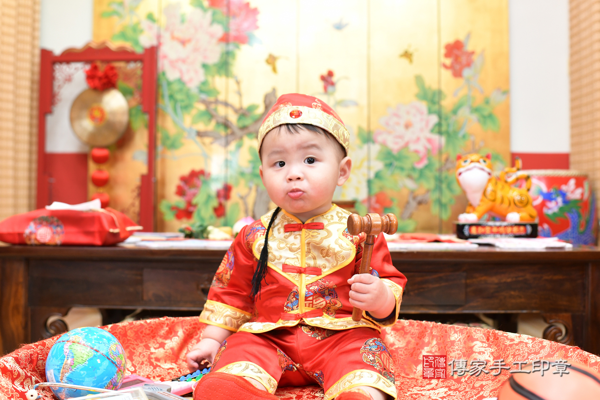 台北市大同區安安寶寶抓周推薦:傳家台北店抓周度脺中國風會場,嬰兒古禮抓周流程儀式吉祥話、抓周道具物品24種、拍照。抓周證書。2025.1.11,照片7 台北市大同區安安寶寶抓周推薦:傳家台北店抓周度脺中國風會場,嬰兒古禮抓周流程儀式吉祥話、抓周道具物品24種、拍照。抓周證書。2025.1.11,照片7