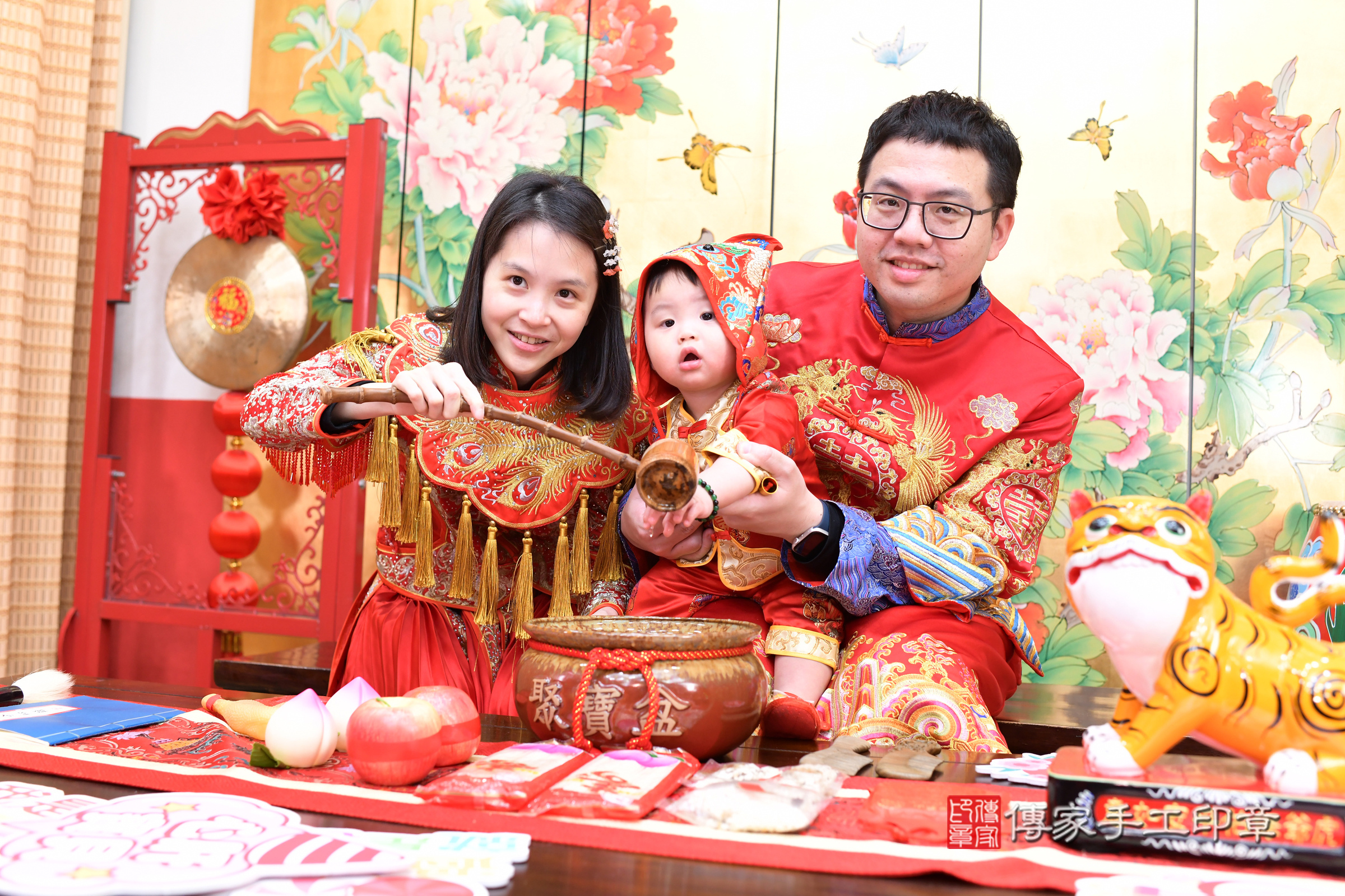 台北市大同區安安寶寶抓周推薦:傳家台北店抓周度脺中國風會場,嬰兒古禮抓周流程儀式吉祥話、抓周道具物品24種、拍照。抓周證書。2025.1.11,照片14 台北市大同區安安寶寶抓周推薦:傳家台北店抓周度脺中國風會場,嬰兒古禮抓周流程儀式吉祥話、抓周道具物品24種、拍照。抓周證書。2025.1.11,照片14