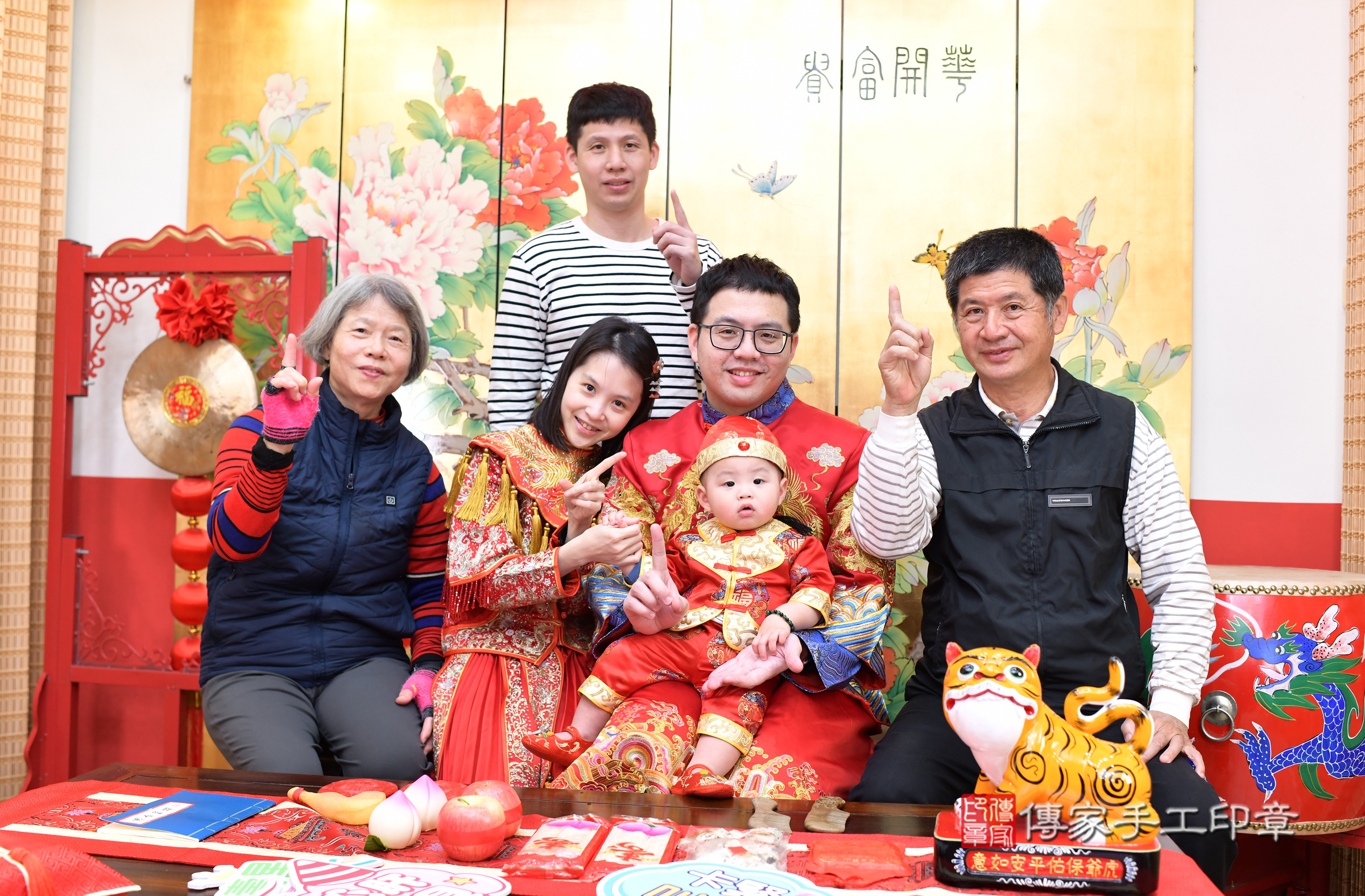 台北市大同區安安寶寶抓周推薦:傳家台北店抓周度脺中國風會場,嬰兒古禮抓周流程儀式吉祥話、抓周道具物品24種、拍照。抓周證書。2025.1.11,照片22 台北市大同區安安寶寶抓周推薦:傳家台北店抓周度脺中國風會場,嬰兒古禮抓周流程儀式吉祥話、抓周道具物品24種、拍照。抓周證書。2025.1.11,照片22