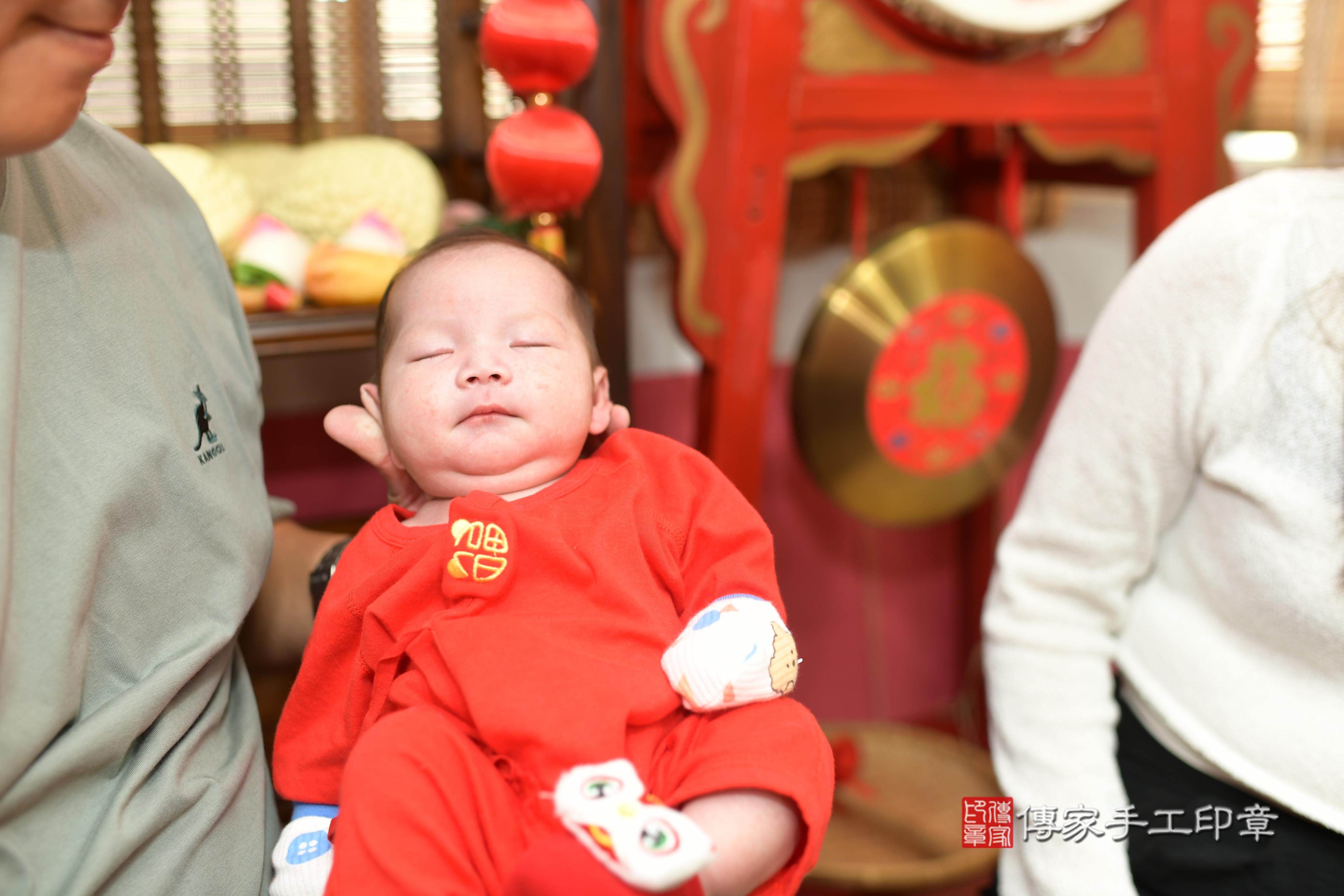 傳家手工印章高雄店、抓周、度脺、中國風會場、傳家嬰兒古禮、吉祥話、抓周道具物品24種、拍照。抓周證書。寶寶抓周、滿周歲、生日快樂、祝福