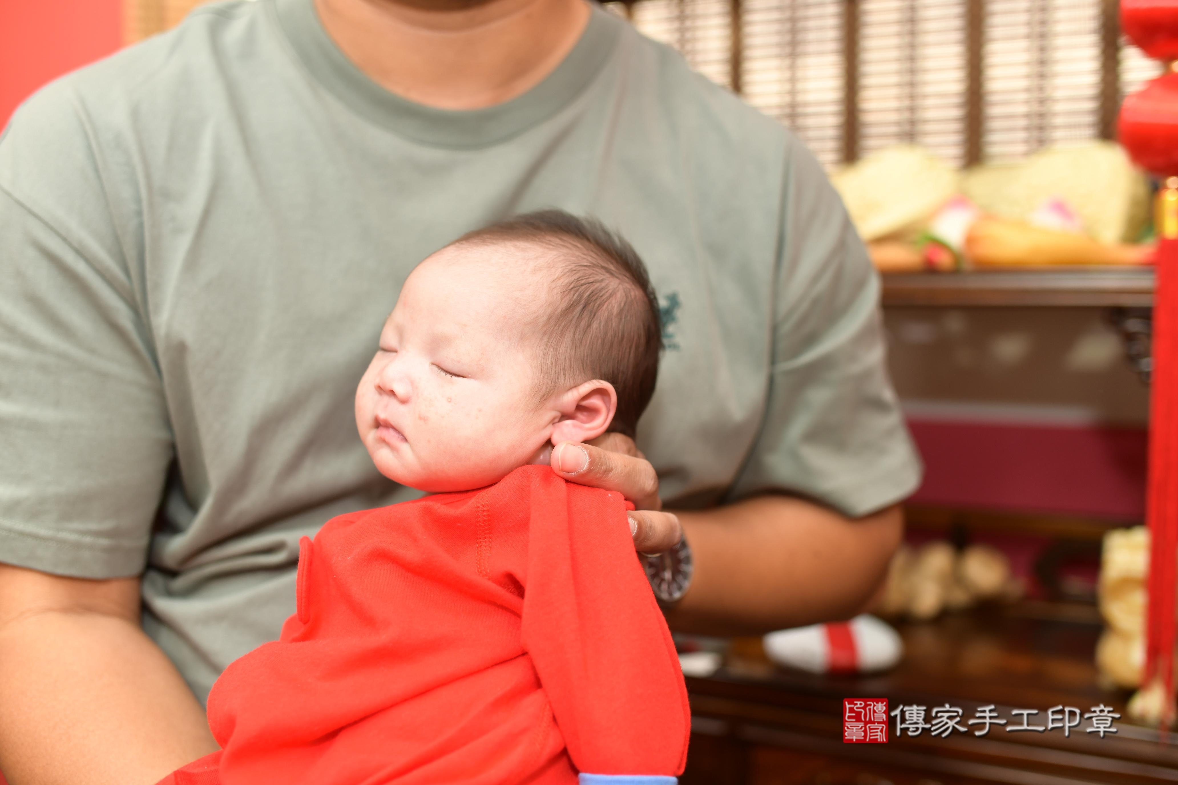 傳家手工印章高雄店、抓周、度脺、中國風會場、傳家嬰兒古禮、吉祥話、抓周道具物品24種、拍照。抓周證書。寶寶抓周、滿周歲、生日快樂、祝福