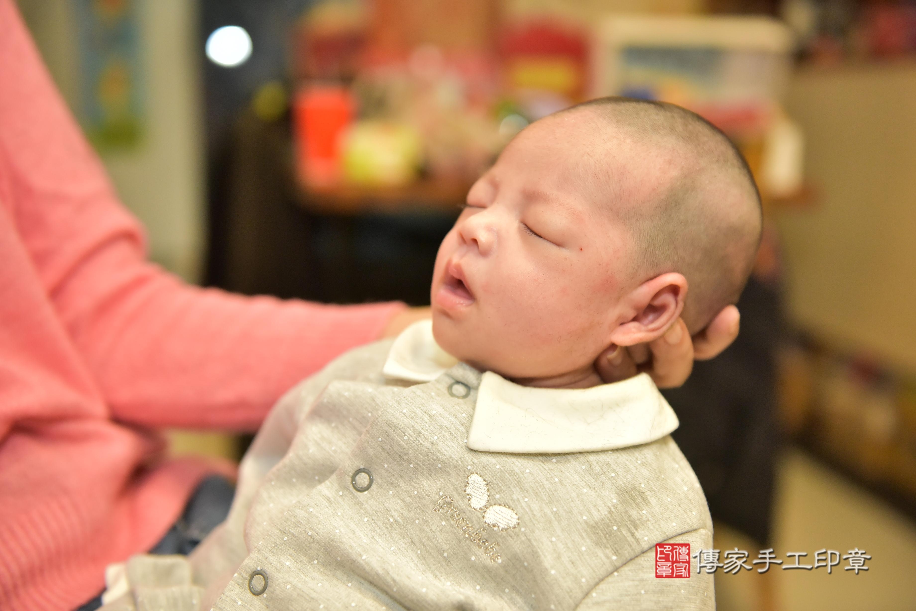 傳家手工印章高雄店、抓周、度脺、中國風會場、傳家嬰兒古禮、吉祥話、抓周道具物品24種、拍照。抓周證書。寶寶抓周、滿周歲、生日快樂、祝福