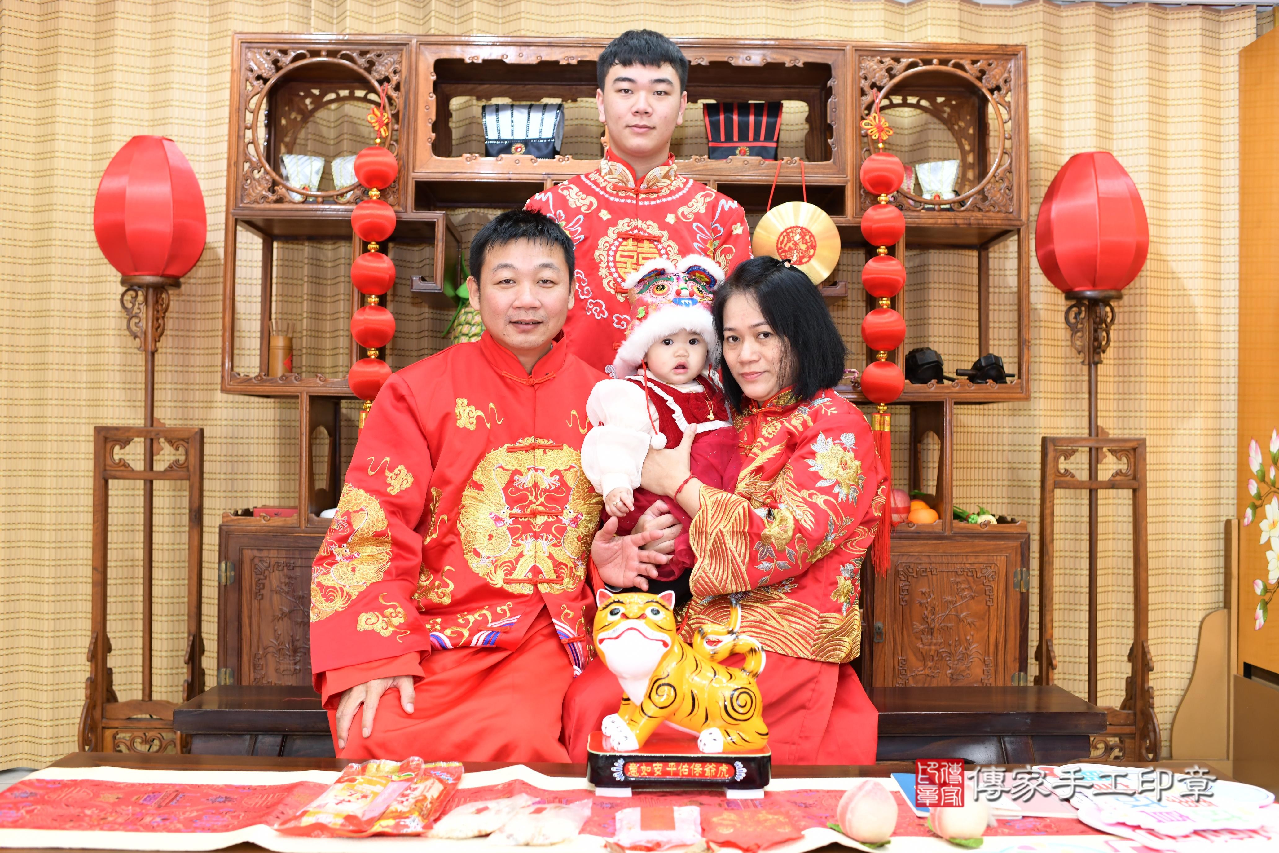 傳家手工印章台南店、抓周、度脺、中國風會場、傳家嬰兒古禮、吉祥話、抓周道具物品24種、拍照。抓周證書。寶寶抓周、滿周歲、生日快樂、祝福 傳家手工印章台南店、抓周、度脺、中國風會場、傳家嬰兒古禮、吉祥話、抓周道具物品24種、拍照。抓周證書。寶寶抓周、滿周歲、生日快樂、祝福