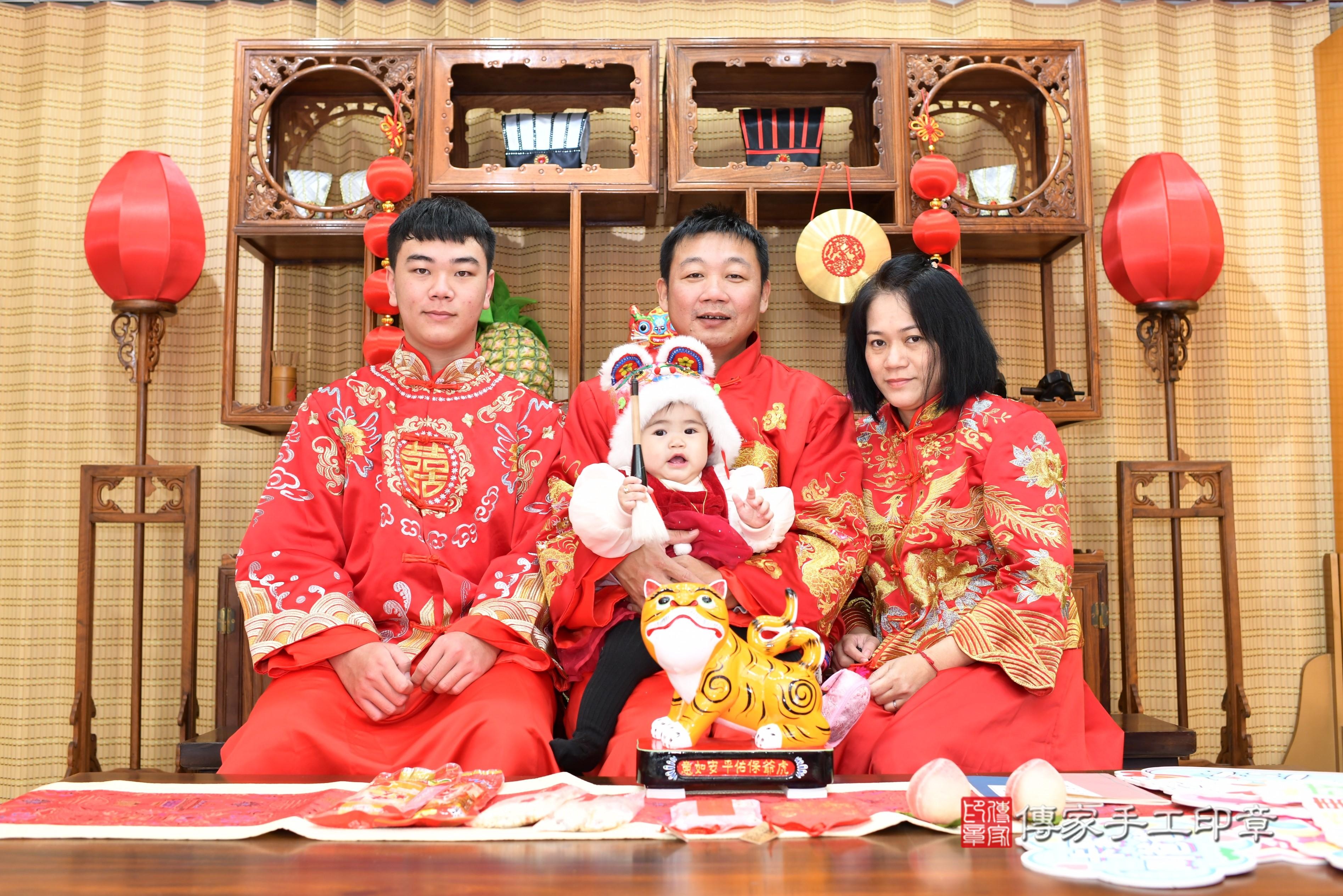 傳家手工印章台南店、抓周、度脺、中國風會場、傳家嬰兒古禮、吉祥話、抓周道具物品24種、拍照。抓周證書。寶寶抓周、滿周歲、生日快樂、祝福 傳家手工印章台南店、抓周、度脺、中國風會場、傳家嬰兒古禮、吉祥話、抓周道具物品24種、拍照。抓周證書。寶寶抓周、滿周歲、生日快樂、祝福