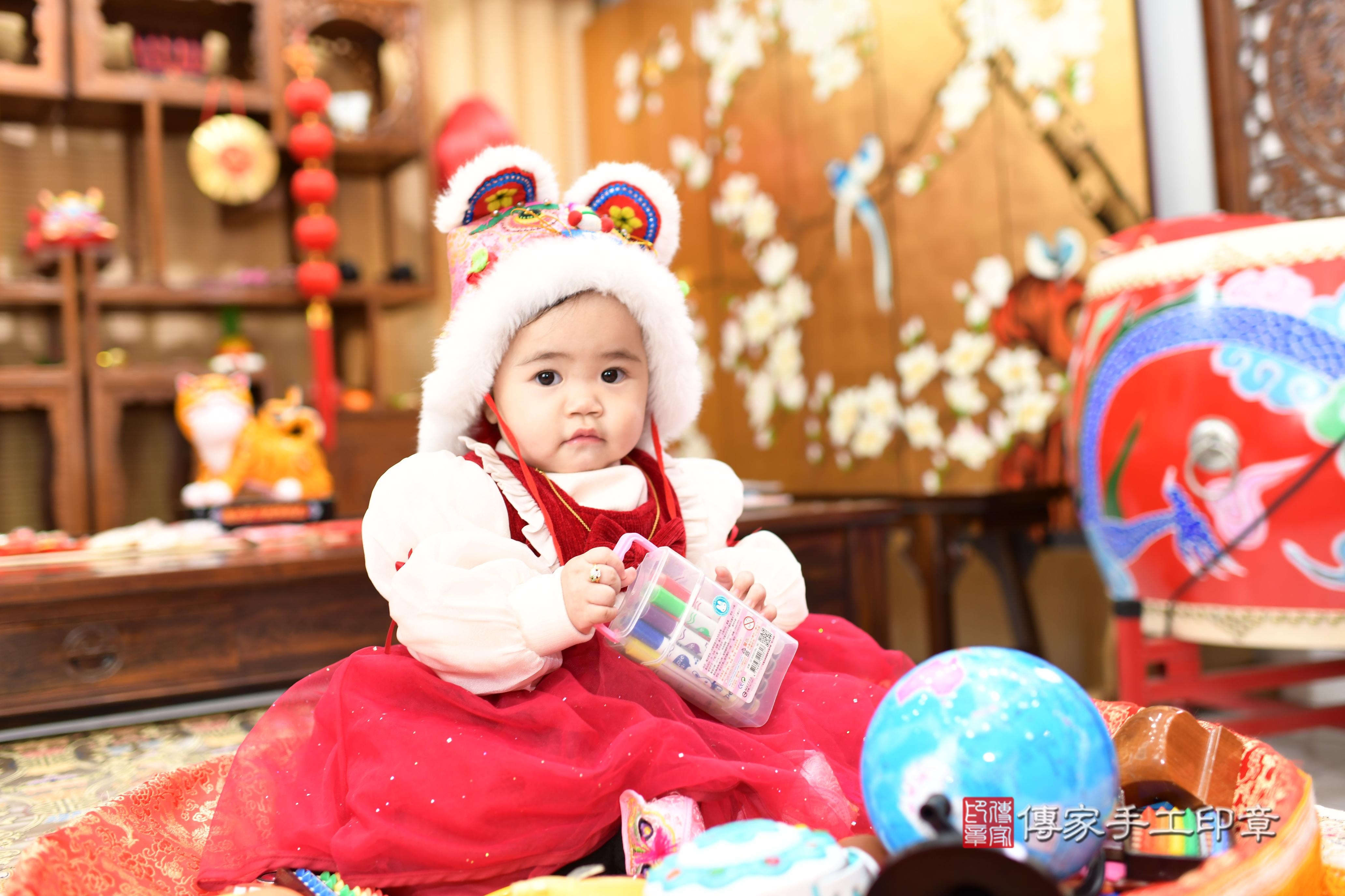 傳家手工印章台南店、抓周、度脺、中國風會場、傳家嬰兒古禮、吉祥話、抓周道具物品24種、拍照。抓周證書。寶寶抓周、滿周歲、生日快樂、祝福 傳家手工印章台南店、抓周、度脺、中國風會場、傳家嬰兒古禮、吉祥話、抓周道具物品24種、拍照。抓周證書。寶寶抓周、滿周歲、生日快樂、祝福