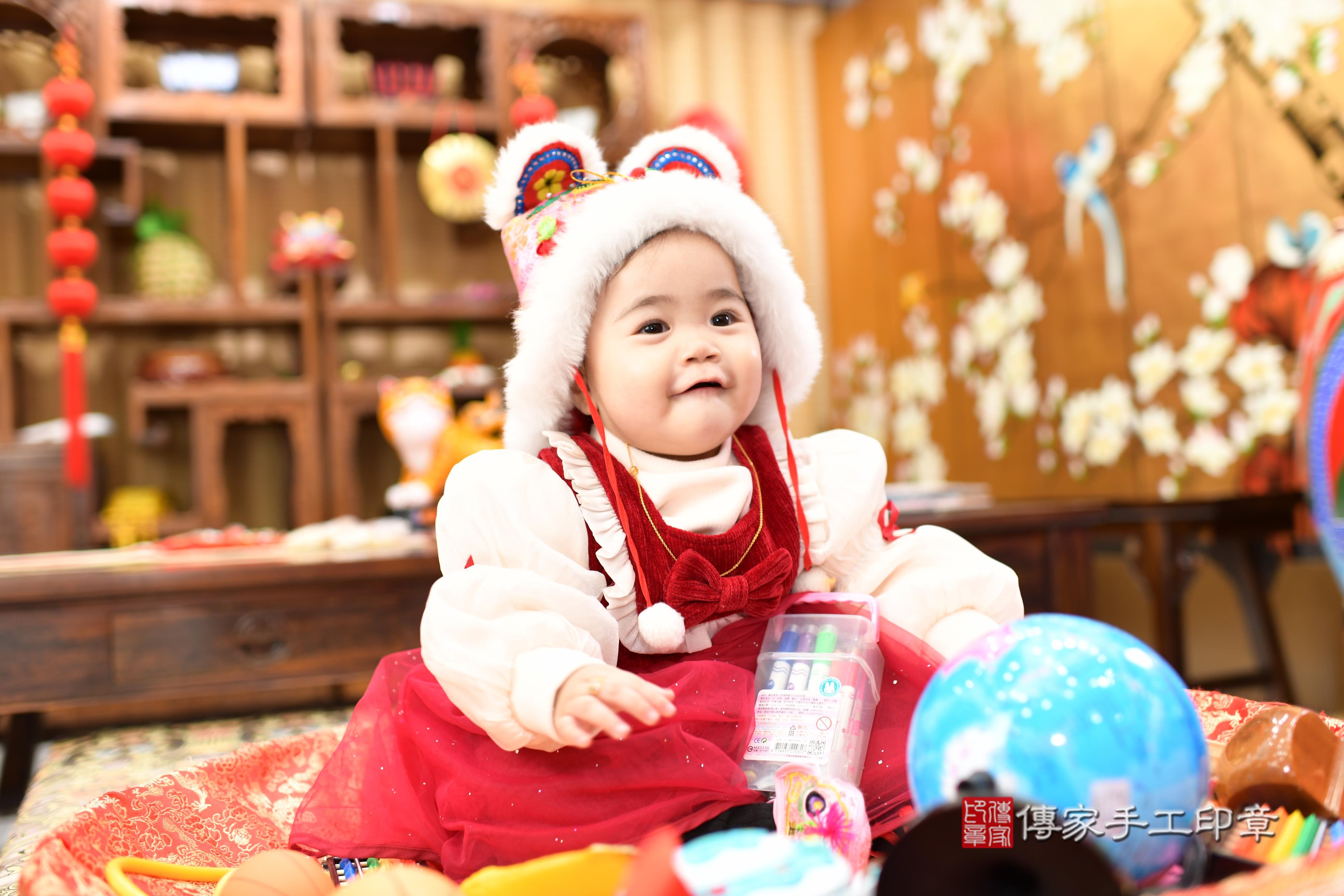 傳家手工印章台南店、抓周、度脺、中國風會場、傳家嬰兒古禮、吉祥話、抓周道具物品24種、拍照。抓周證書。寶寶抓周、滿周歲、生日快樂、祝福 傳家手工印章台南店、抓周、度脺、中國風會場、傳家嬰兒古禮、吉祥話、抓周道具物品24種、拍照。抓周證書。寶寶抓周、滿周歲、生日快樂、祝福