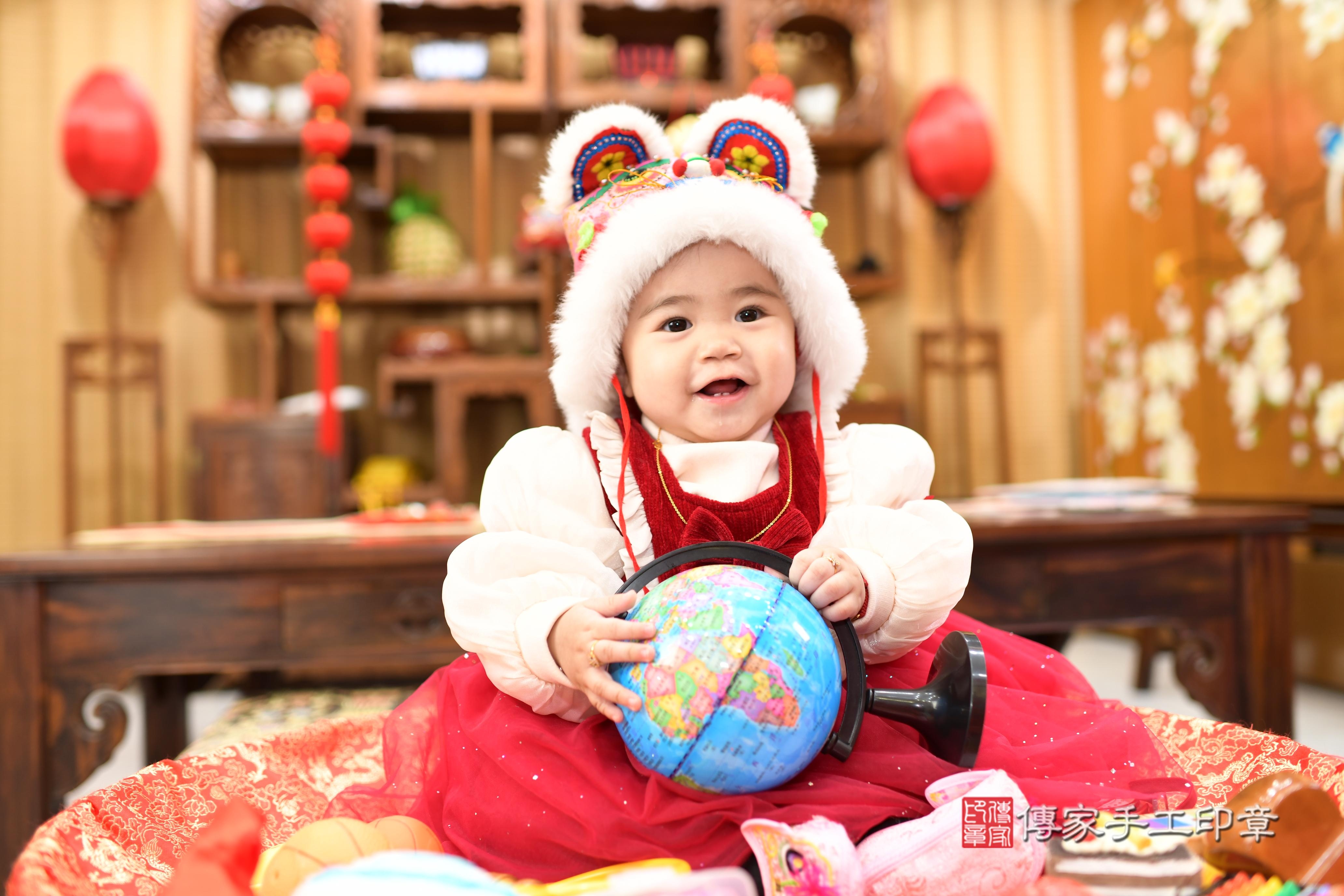 傳家手工印章台南店、抓周、度脺、中國風會場、傳家嬰兒古禮、吉祥話、抓周道具物品24種、拍照。抓周證書。寶寶抓周、滿周歲、生日快樂、祝福 傳家手工印章台南店、抓周、度脺、中國風會場、傳家嬰兒古禮、吉祥話、抓周道具物品24種、拍照。抓周證書。寶寶抓周、滿周歲、生日快樂、祝福