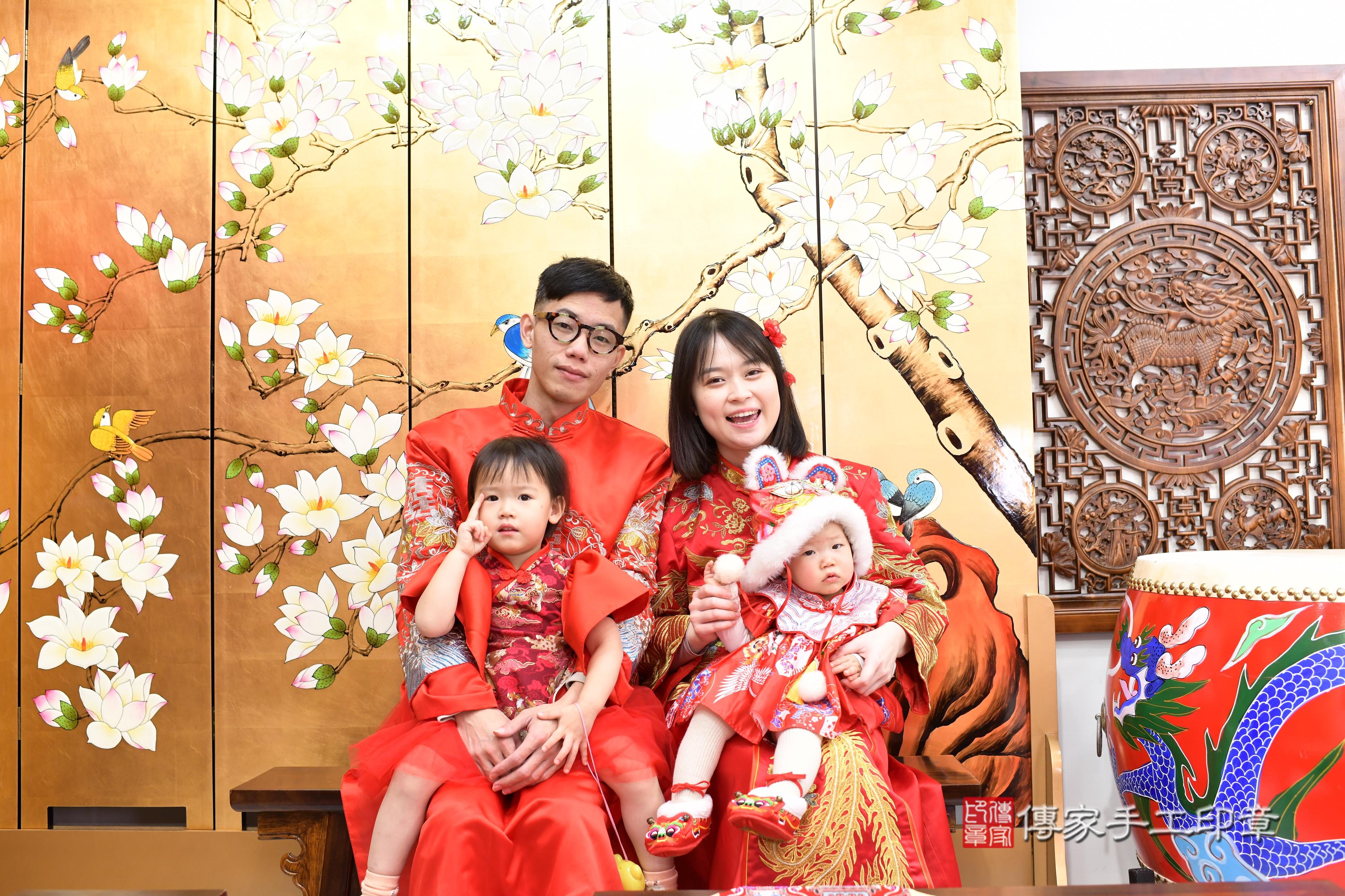 傳家手工印章台南店、抓周、度脺、中國風會場、傳家嬰兒古禮、吉祥話、抓周道具物品24種、拍照。抓周證書。寶寶抓周、滿周歲、生日快樂、祝福 傳家手工印章台南店、抓周、度脺、中國風會場、傳家嬰兒古禮、吉祥話、抓周道具物品24種、拍照。抓周證書。寶寶抓周、滿周歲、生日快樂、祝福