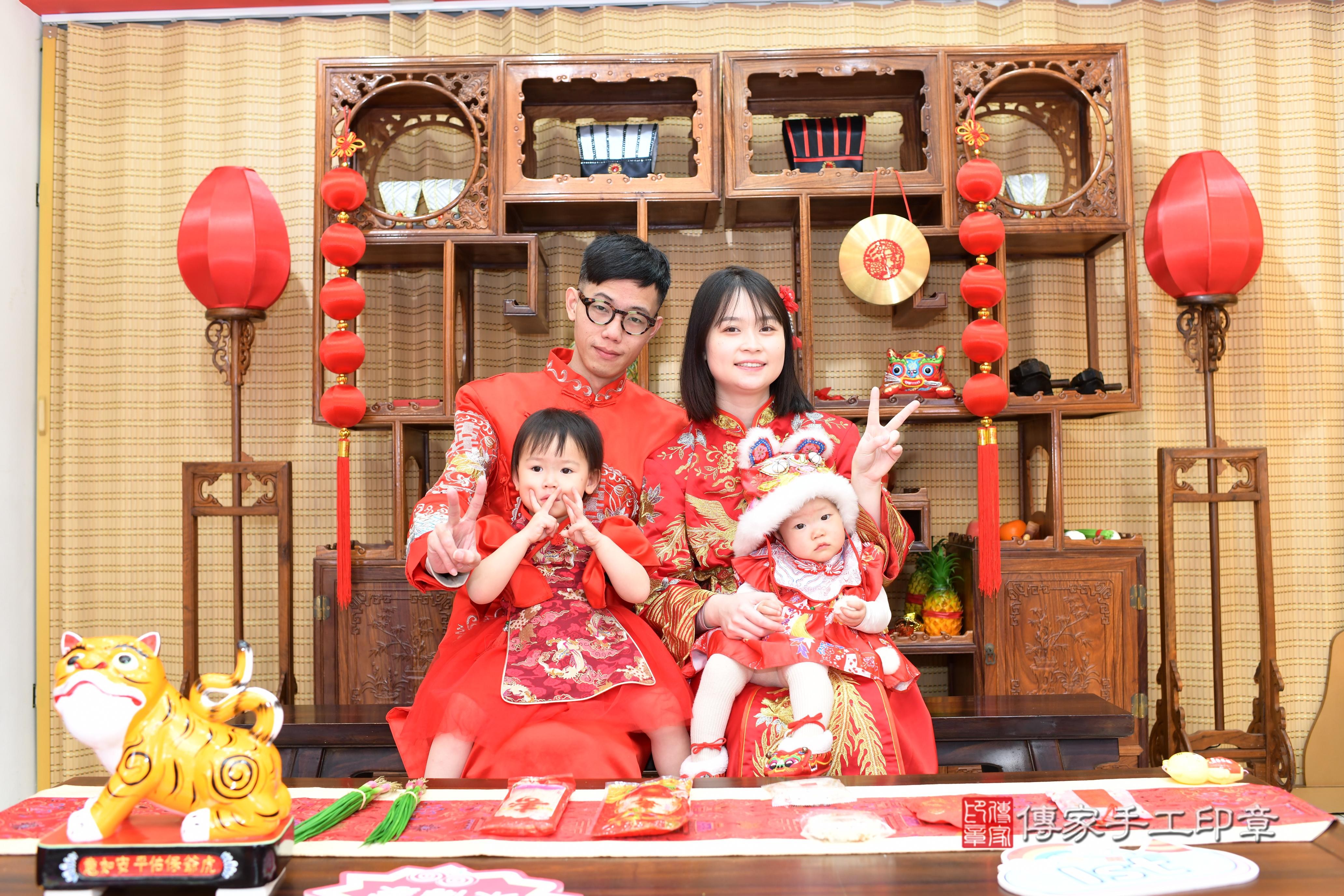 傳家手工印章台南店、抓周、度脺、中國風會場、傳家嬰兒古禮、吉祥話、抓周道具物品24種、拍照。抓周證書。寶寶抓周、滿周歲、生日快樂、祝福 傳家手工印章台南店、抓周、度脺、中國風會場、傳家嬰兒古禮、吉祥話、抓周道具物品24種、拍照。抓周證書。寶寶抓周、滿周歲、生日快樂、祝福