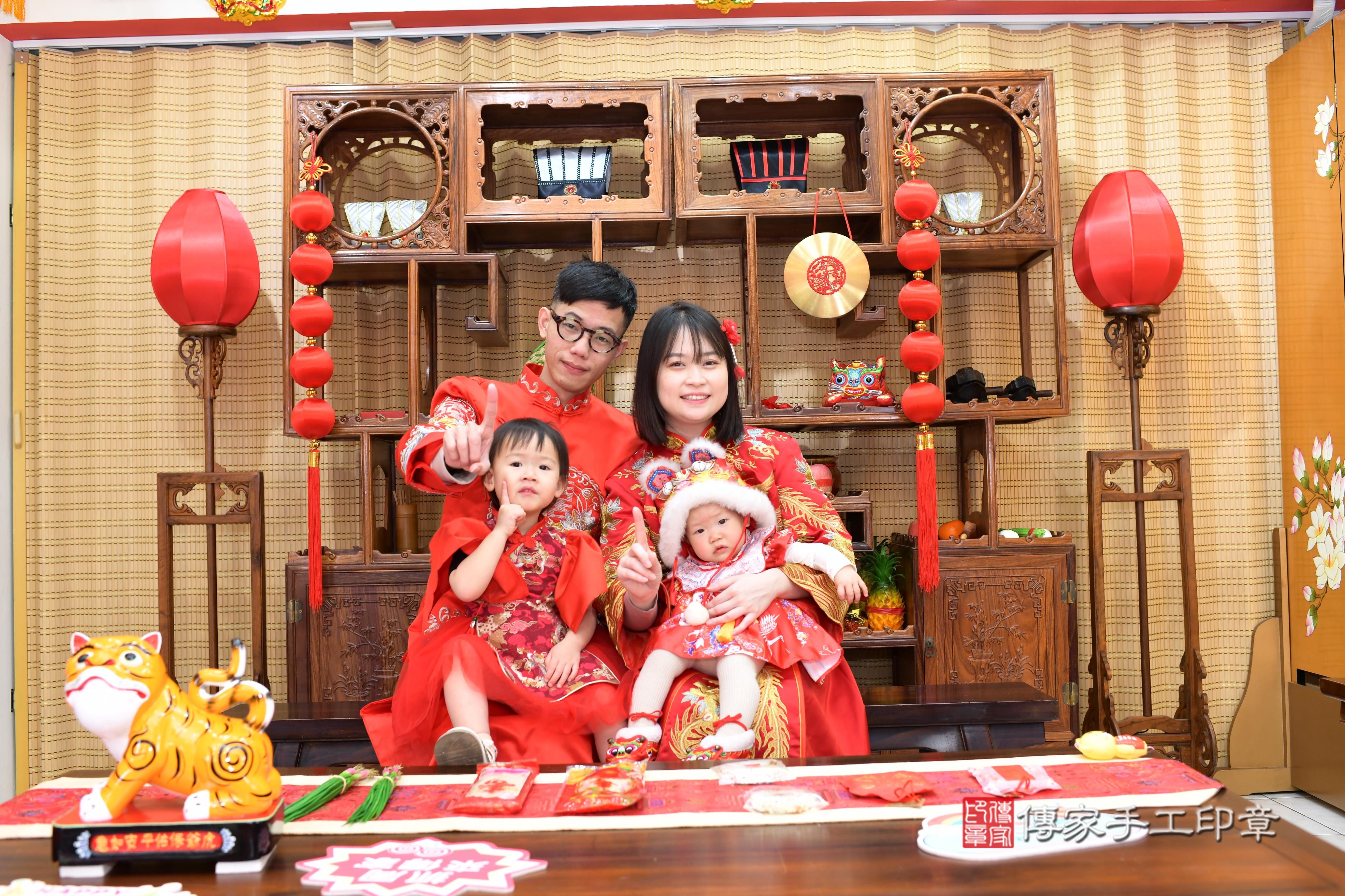 傳家手工印章台南店、抓周、度脺、中國風會場、傳家嬰兒古禮、吉祥話、抓周道具物品24種、拍照。抓周證書。寶寶抓周、滿周歲、生日快樂、祝福 傳家手工印章台南店、抓周、度脺、中國風會場、傳家嬰兒古禮、吉祥話、抓周道具物品24種、拍照。抓周證書。寶寶抓周、滿周歲、生日快樂、祝福