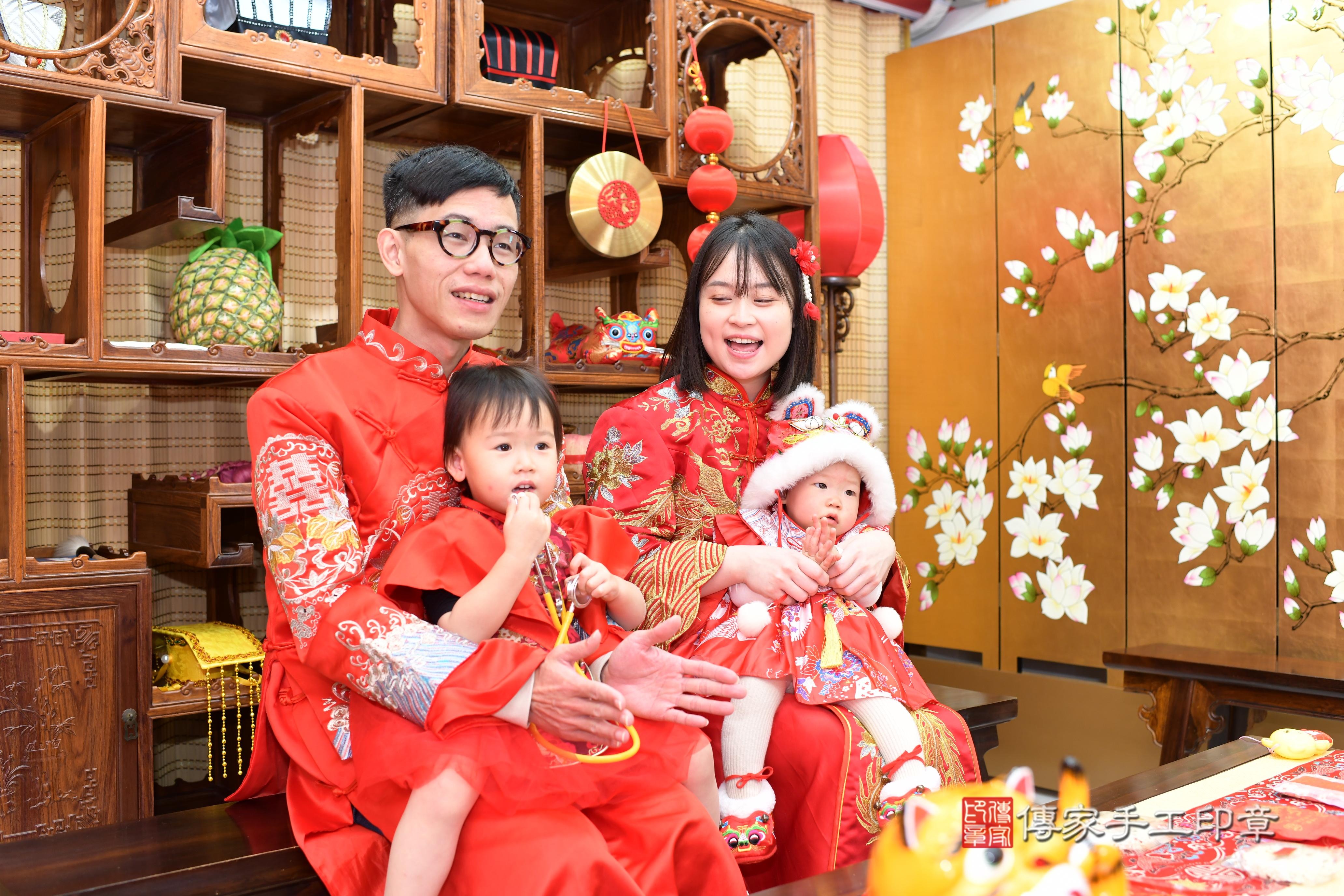 傳家手工印章台南店、抓周、度脺、中國風會場、傳家嬰兒古禮、吉祥話、抓周道具物品24種、拍照。抓周證書。寶寶抓周、滿周歲、生日快樂、祝福 傳家手工印章台南店、抓周、度脺、中國風會場、傳家嬰兒古禮、吉祥話、抓周道具物品24種、拍照。抓周證書。寶寶抓周、滿周歲、生日快樂、祝福